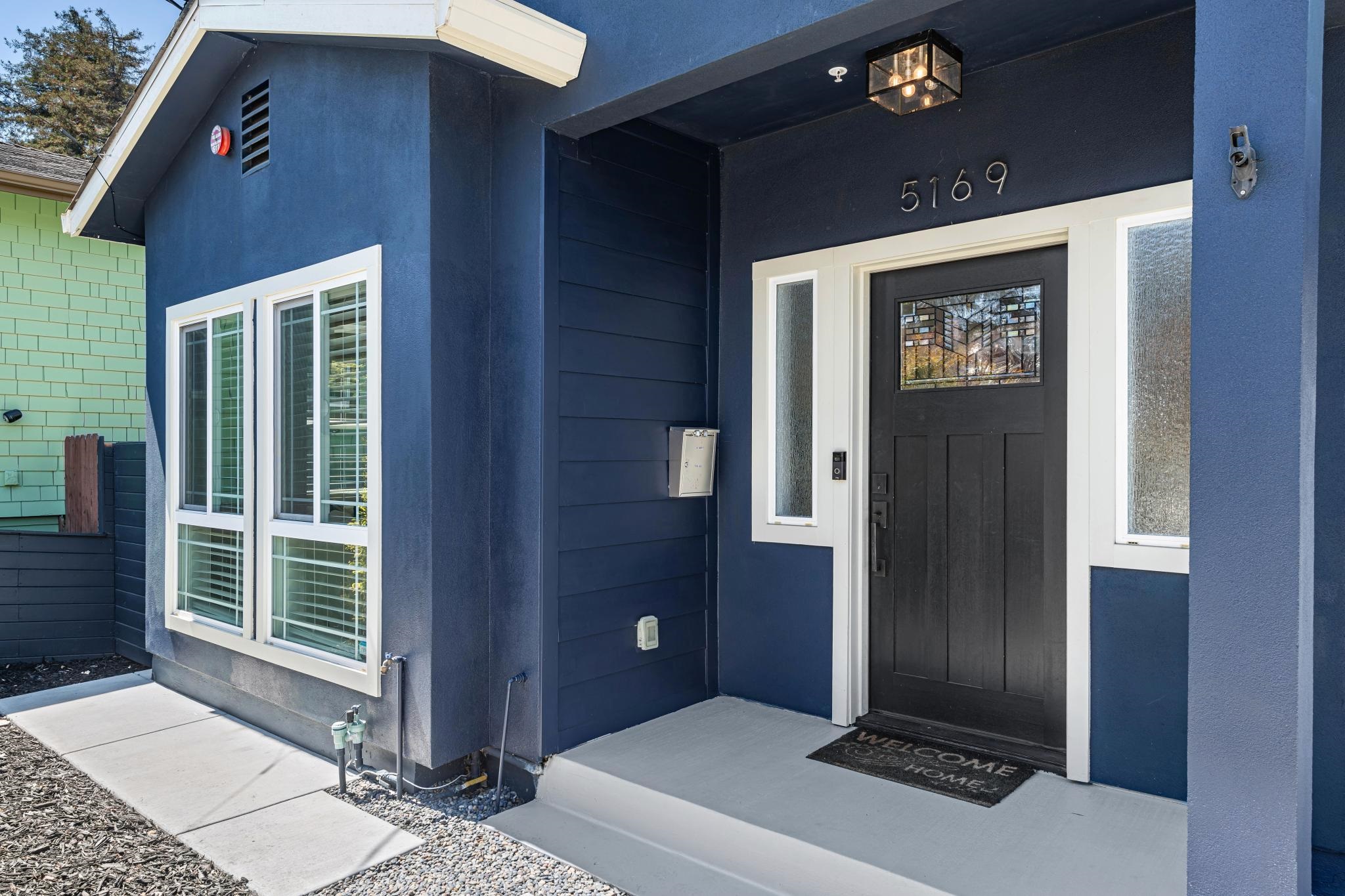 Detail Gallery Image 4 of 44 For 5169 Trask St, Oakland,  CA 94601 - 3 Beds | 2 Baths