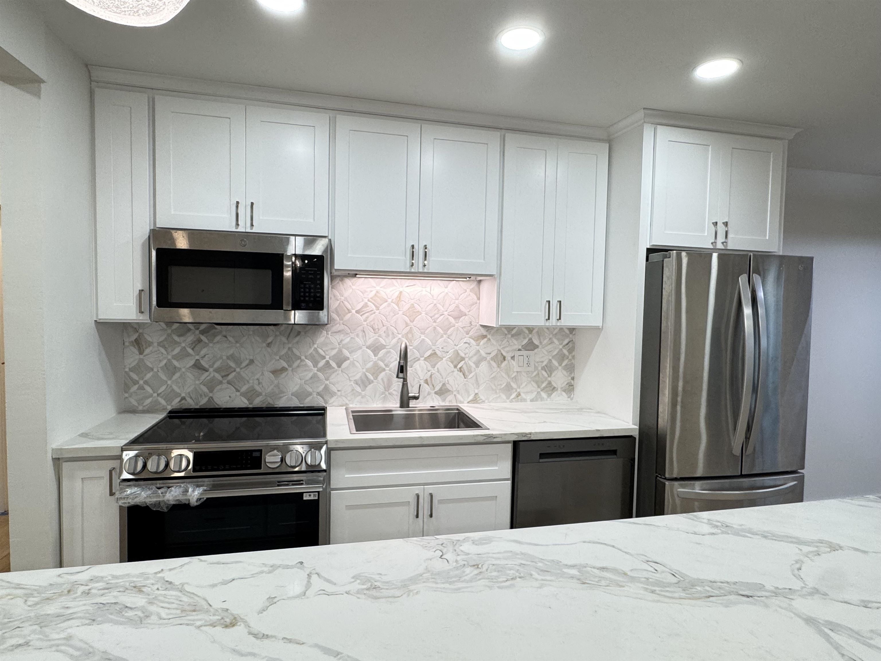 Detail Gallery Image 2 of 9 For 2083 Ascot Dr #131,  Moraga,  CA 94556 - 3 Beds | 2 Baths