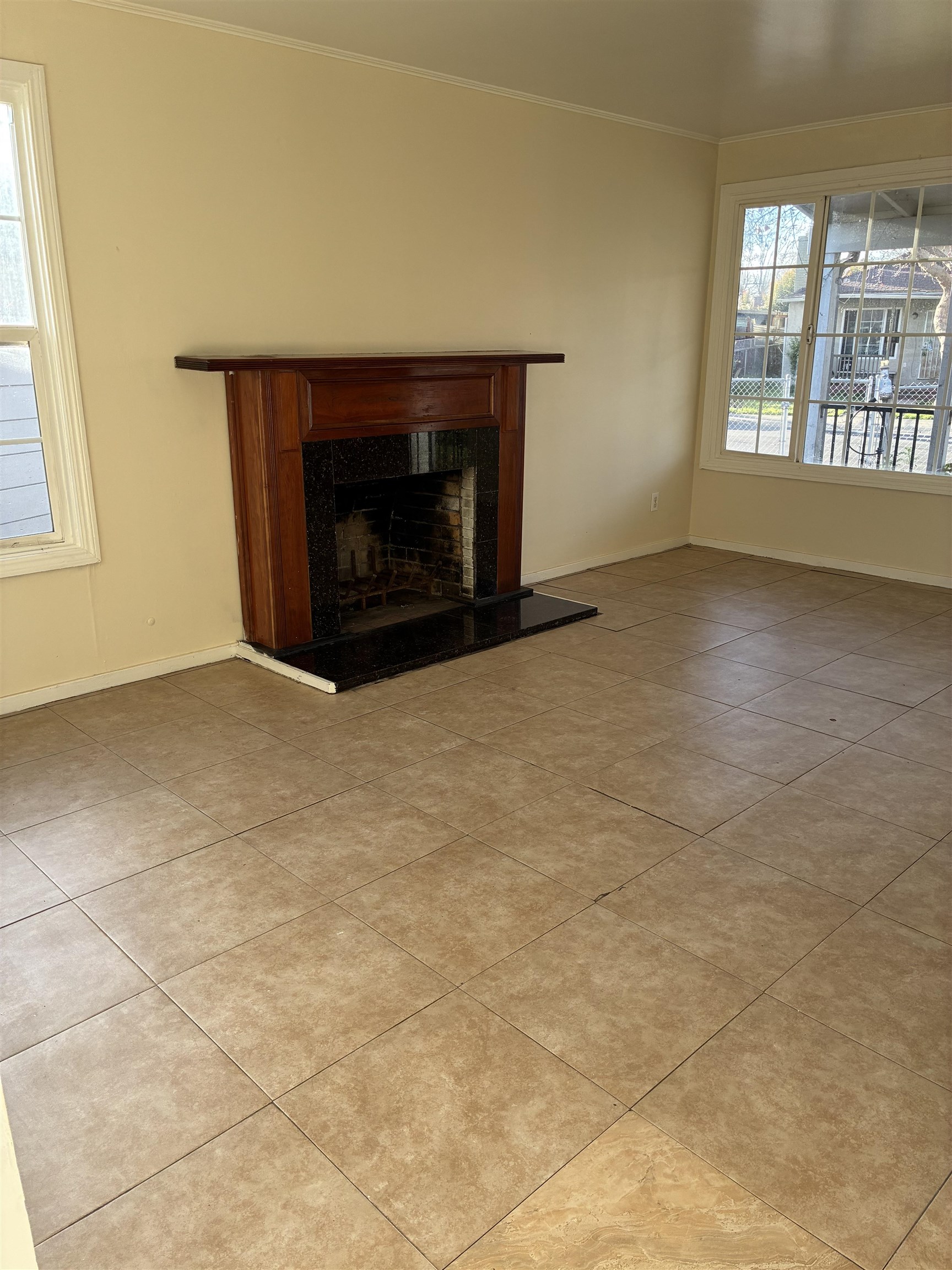 Detail Gallery Image 13 of 17 For 626 La Prenda Dr, Oakland,  CA 94603 - 3 Beds | 1 Baths