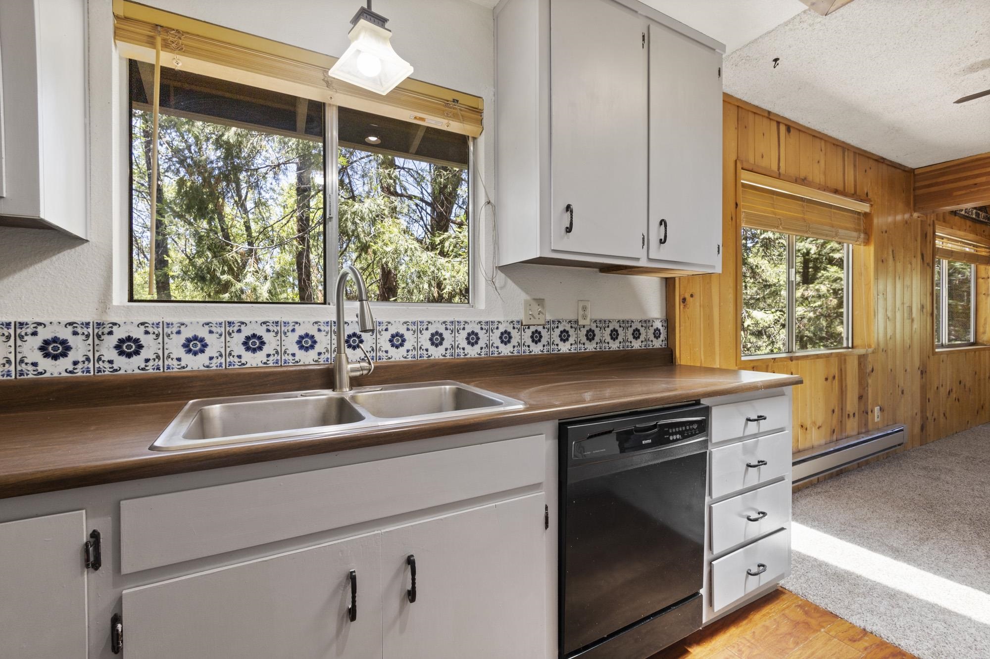 Detail Gallery Image 13 of 38 For 17787 Lucky Strike Trail, Sonora,  CA 95370 - 3 Beds | 2 Baths