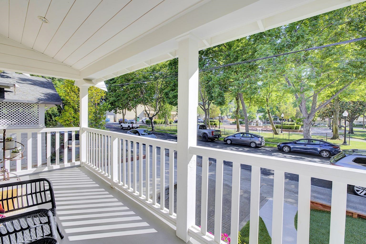 Detail Gallery Image 3 of 39 For 1215 Castro St, Martinez,  CA 94553 - 3 Beds | 2 Baths