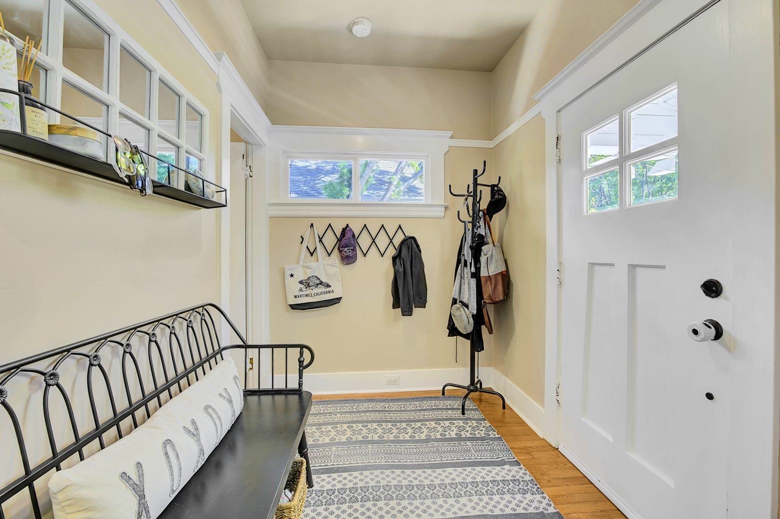 Detail Gallery Image 4 of 39 For 1215 Castro St, Martinez,  CA 94553 - 3 Beds | 2 Baths