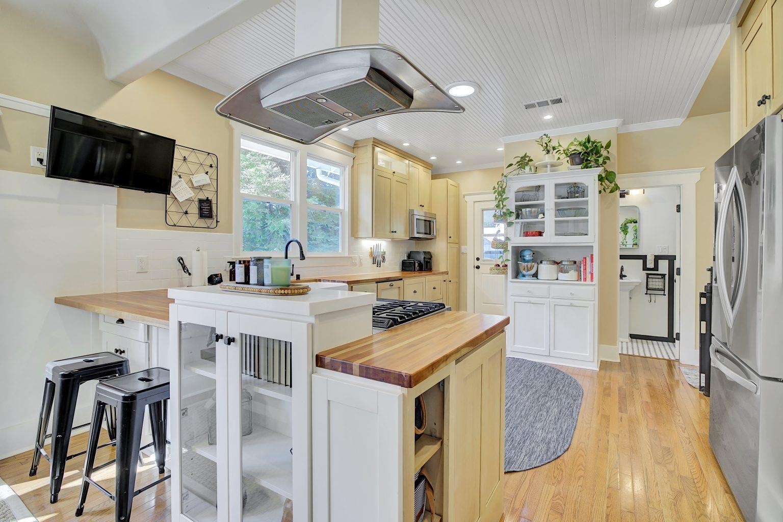 Detail Gallery Image 9 of 39 For 1215 Castro St, Martinez,  CA 94553 - 3 Beds | 2 Baths