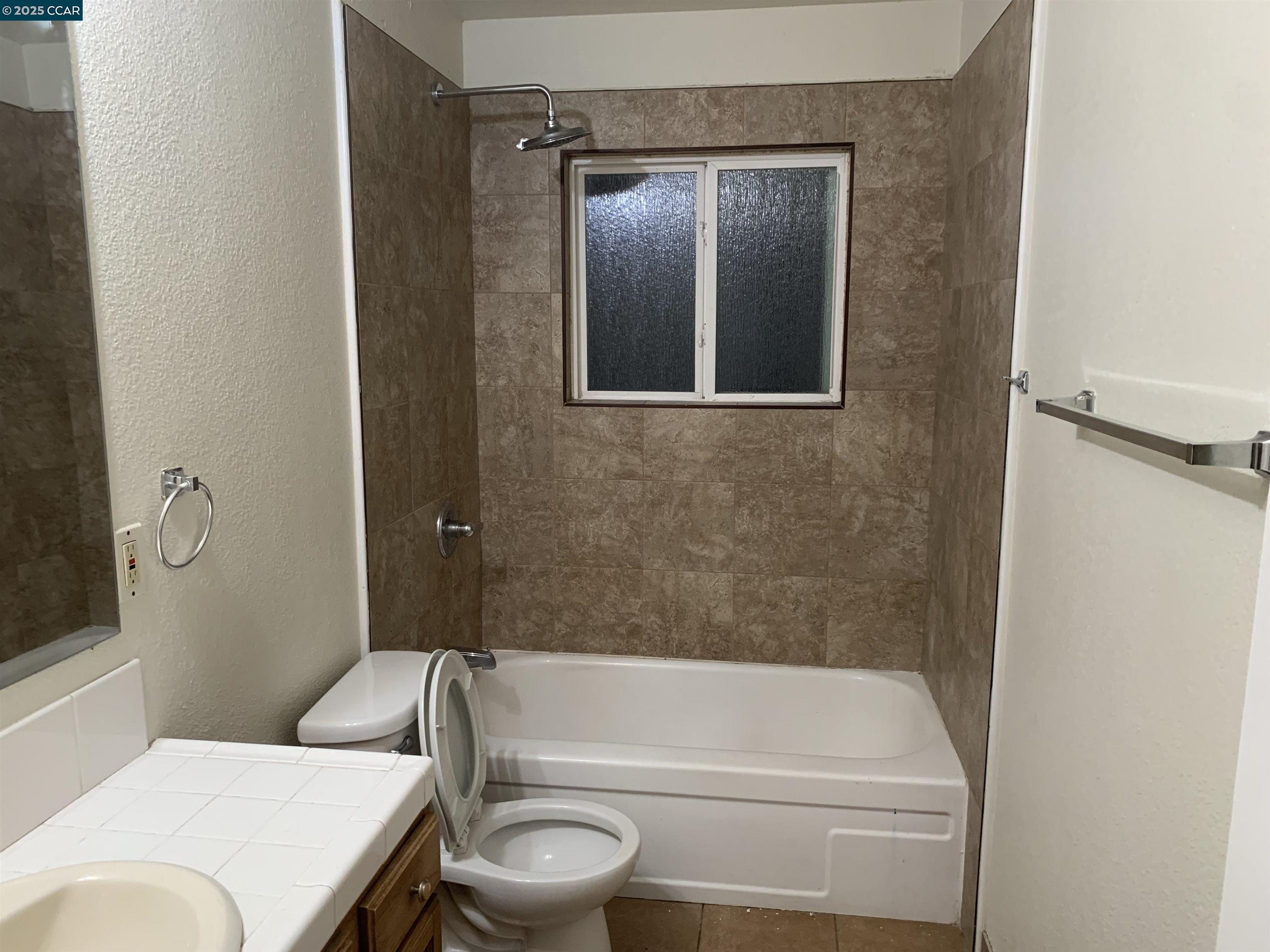 Detail Gallery Image 12 of 12 For 1015 Tenaya Ct, Manteca,  CA 95337 - 4 Beds | 3 Baths