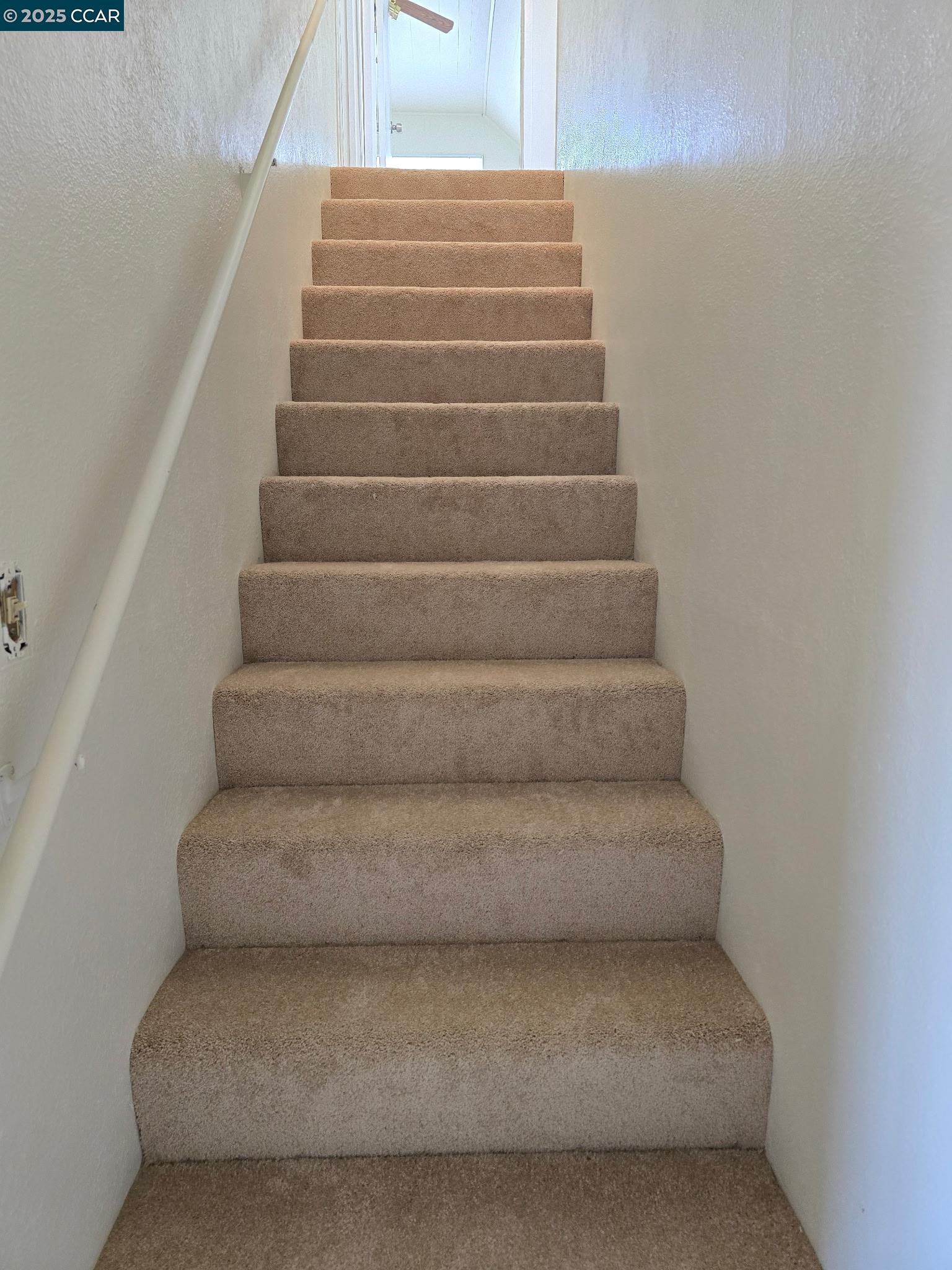 Detail Gallery Image 7 of 12 For 1015 Tenaya Ct, Manteca,  CA 95337 - 4 Beds | 3 Baths