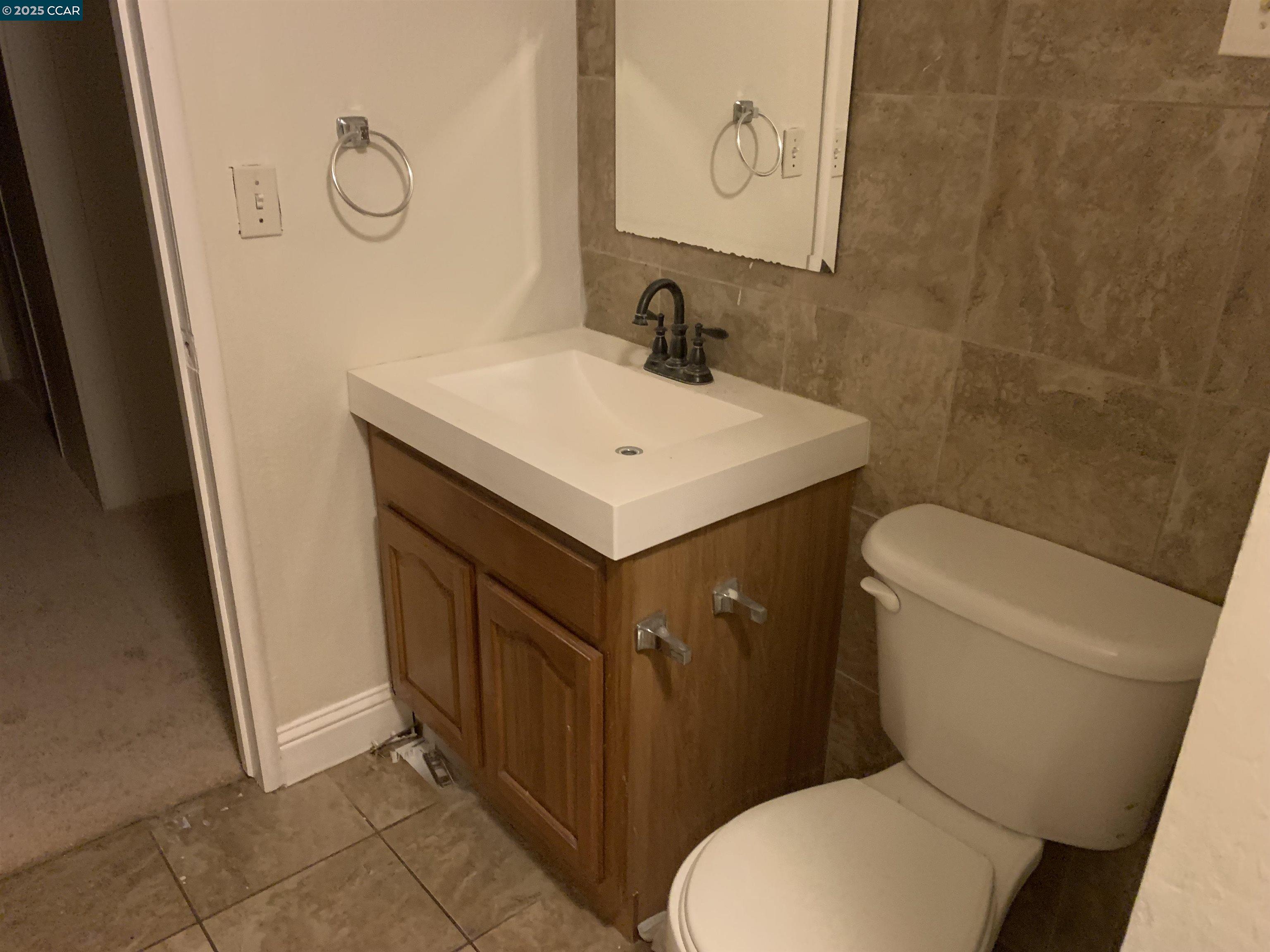 Detail Gallery Image 9 of 12 For 1015 Tenaya Ct, Manteca,  CA 95337 - 4 Beds | 3 Baths