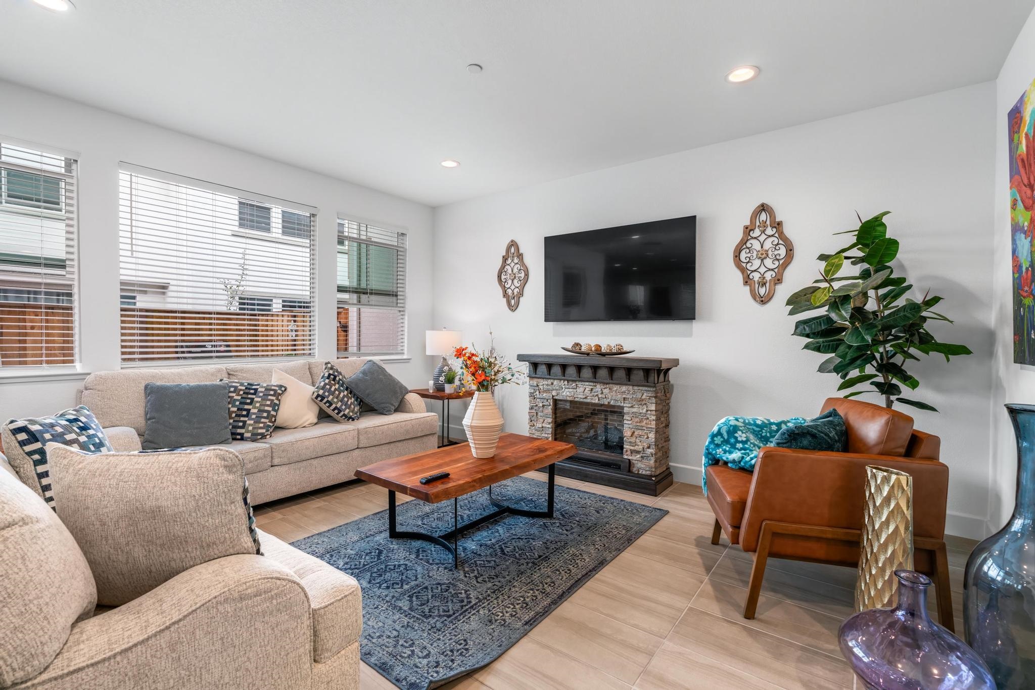 Detail Gallery Image 2 of 36 For 157 E Frost Dr, Mountain House,  CA 95391 - 3 Beds | 2/1 Baths