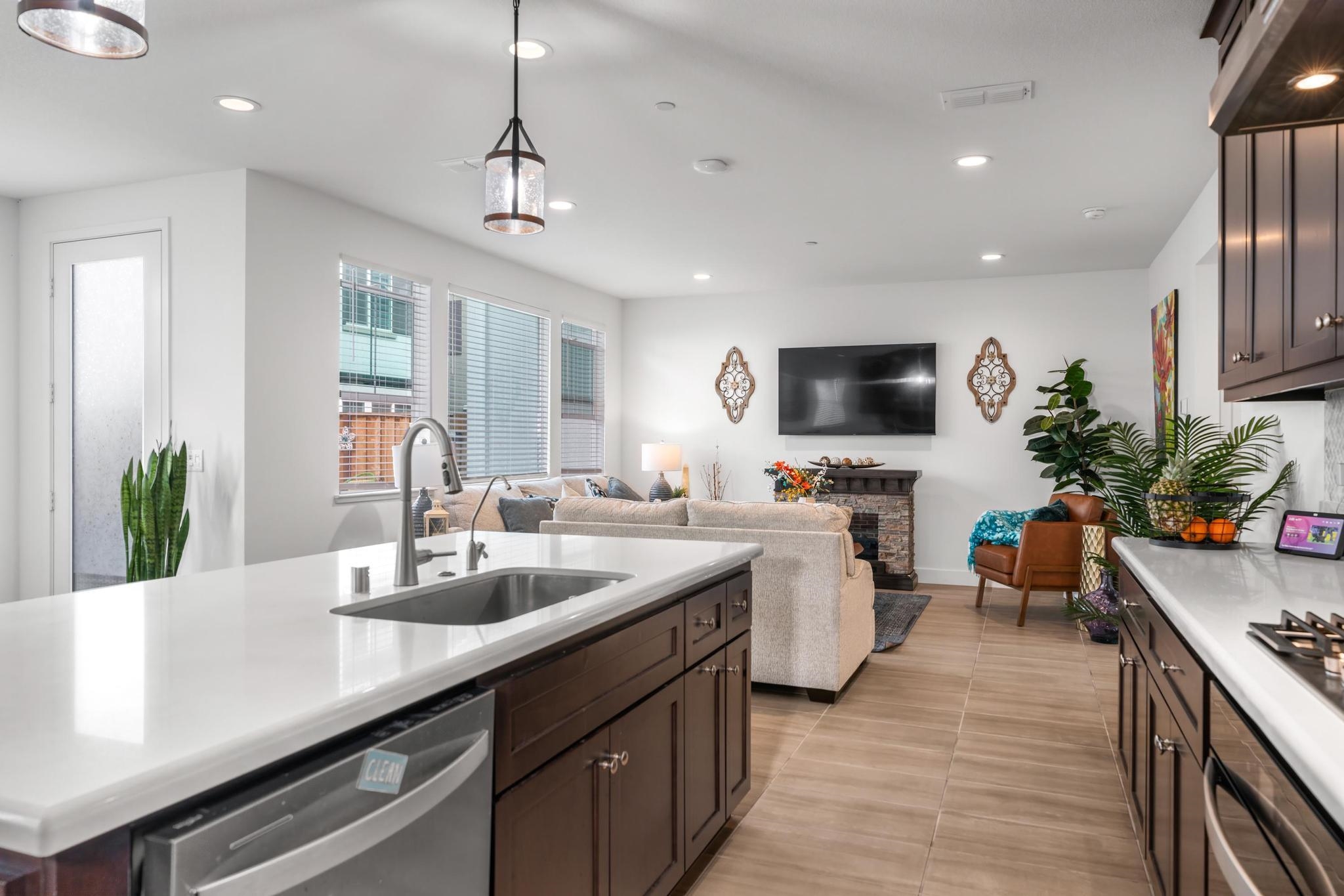 Detail Gallery Image 8 of 36 For 157 E Frost Dr, Mountain House,  CA 95391 - 3 Beds | 2/1 Baths