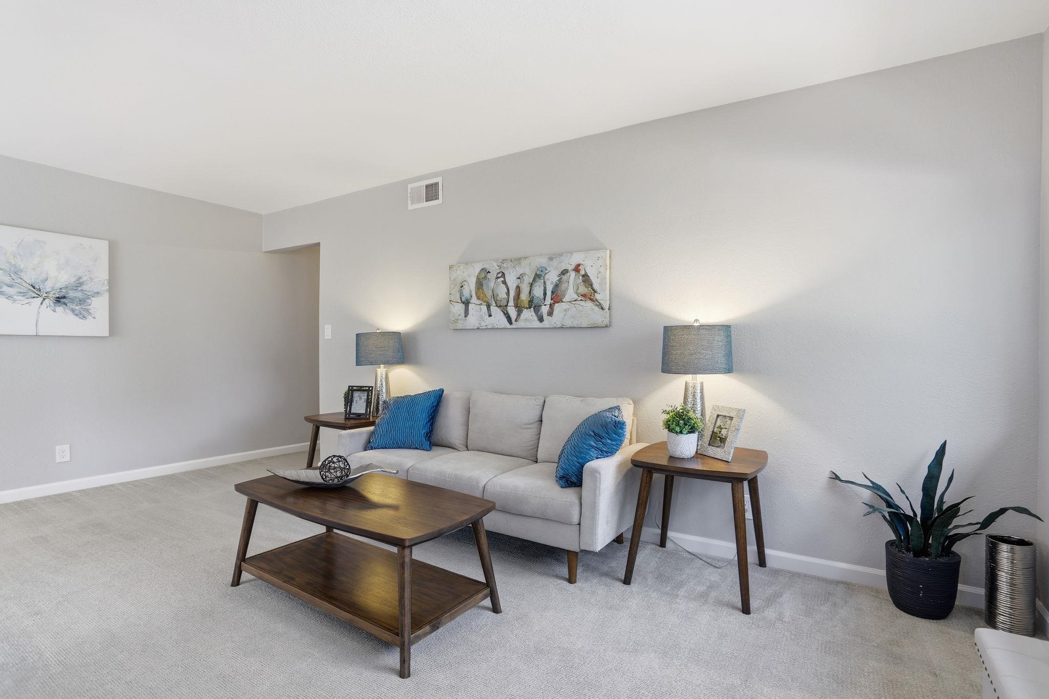 Photo #2: 41120355 Listing: Photo #2