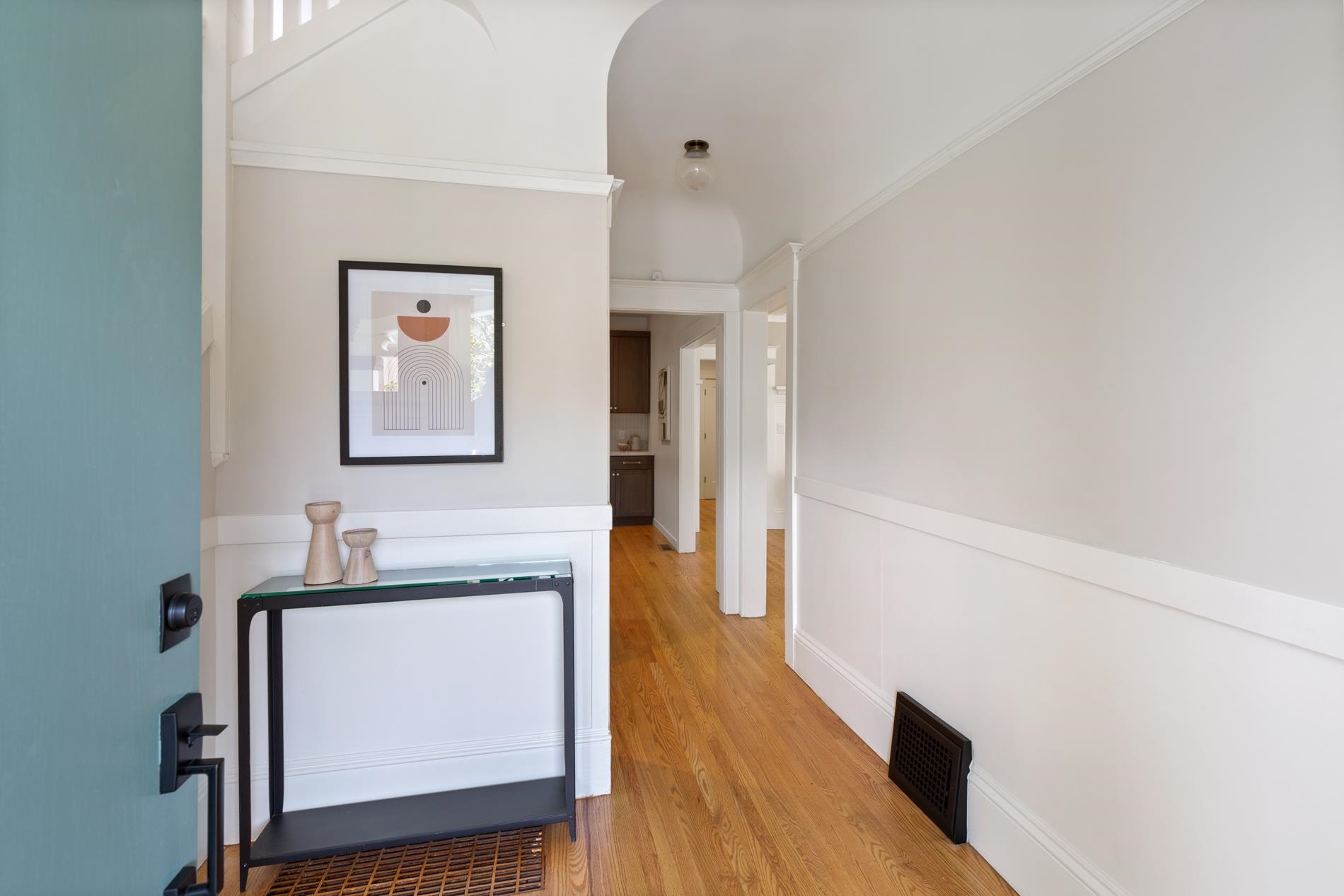 Detail Gallery Image 4 of 36 For 5914 Martin Luther King Jr Way, Oakland,  CA 94609 - 4 Beds | 3 Baths