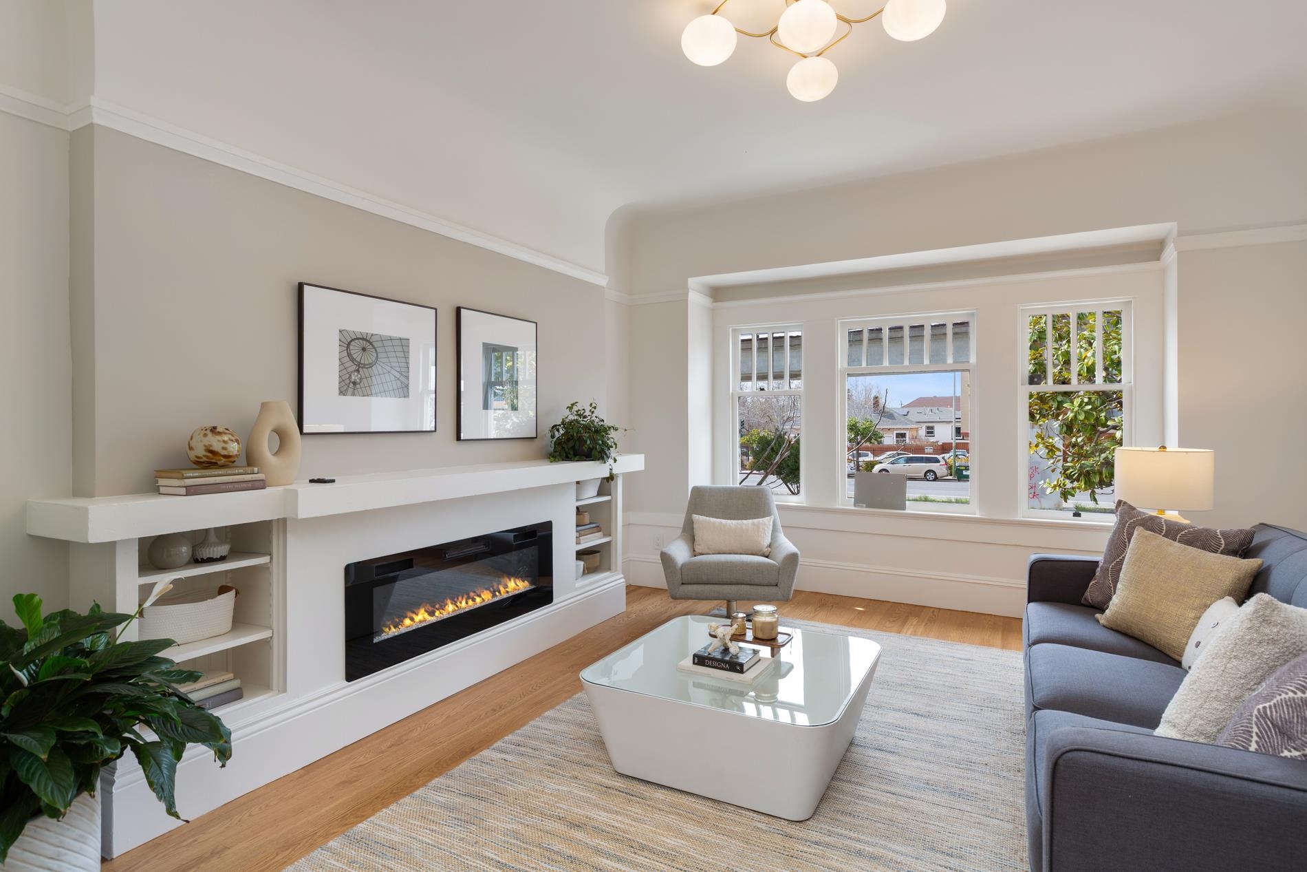 Detail Gallery Image 5 of 36 For 5914 Martin Luther King Jr Way, Oakland,  CA 94609 - 4 Beds | 3 Baths