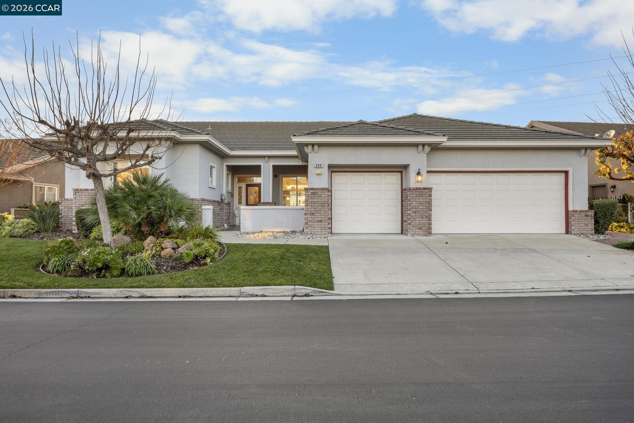 Front Image Thumbnail for CC41120360