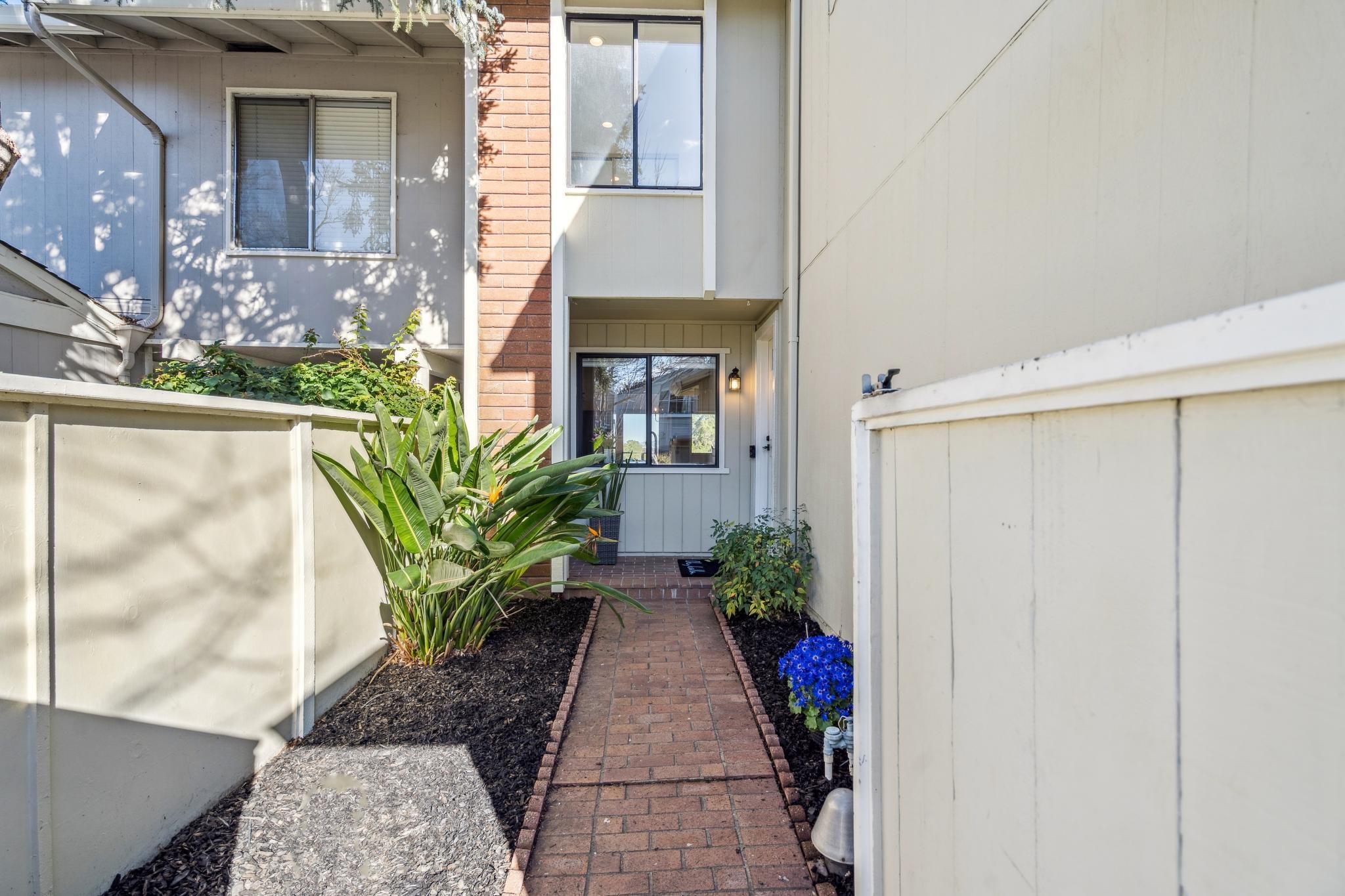 Detail Gallery Image 4 of 53 For 1500 Siskiyou Dr, Walnut Creek,  CA 94598 - 3 Beds | 2/1 Baths