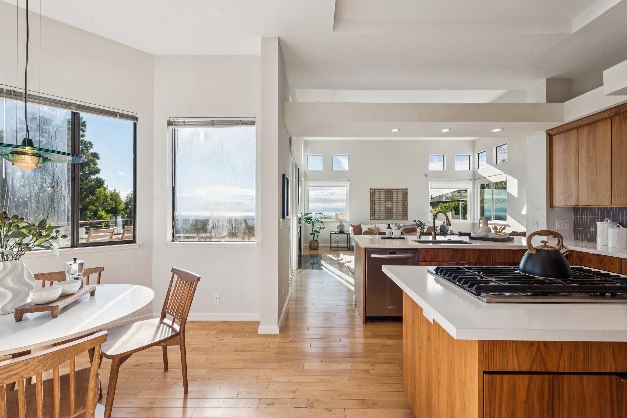 Detail Gallery Image 15 of 60 For 5121 Pinecrest Dr, Oakland,  CA 94605 - 4 Beds | 3 Baths