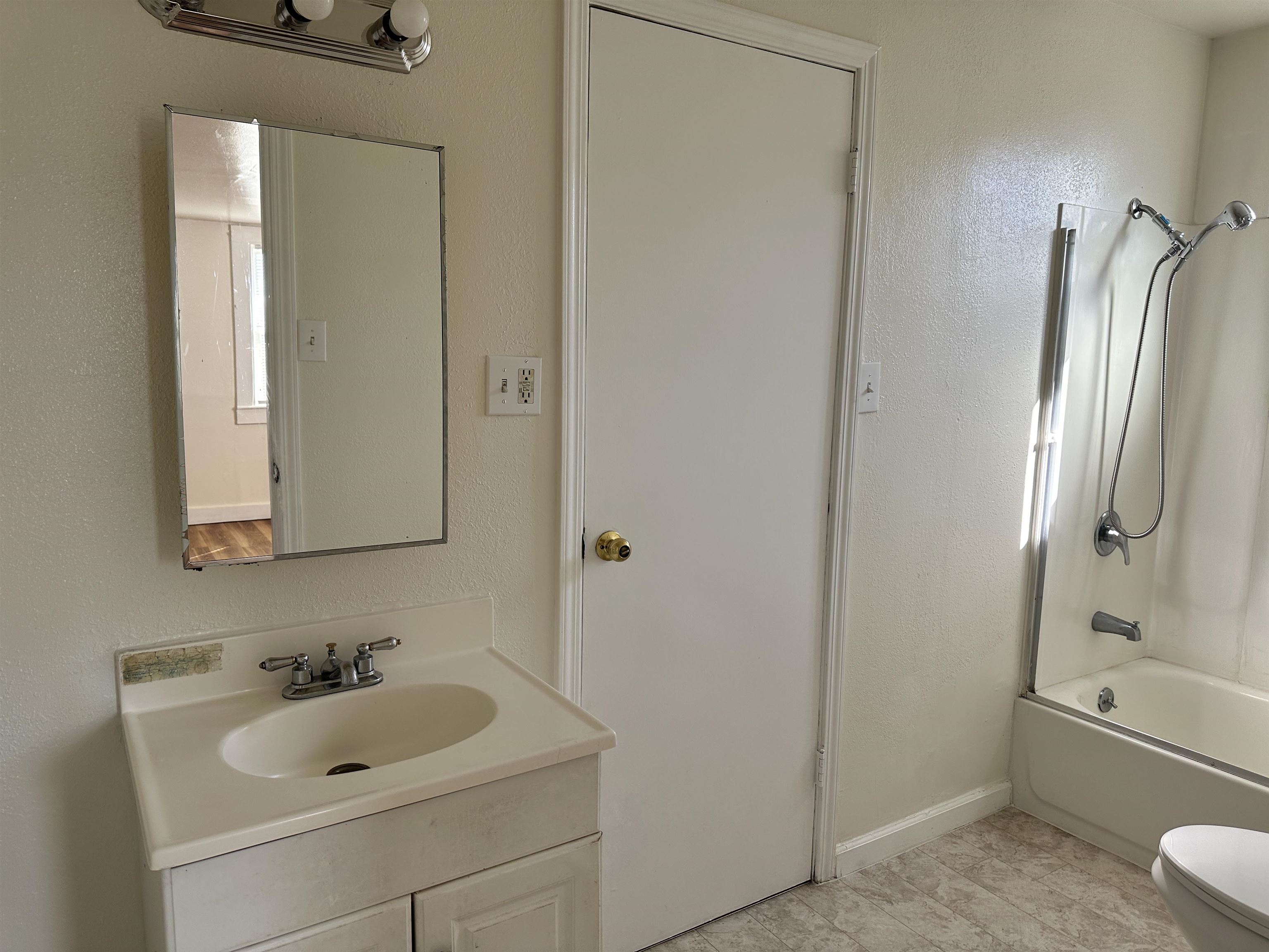 Detail Gallery Image 11 of 17 For 1800 Post Ave, San Pablo,  CA 94806 - 2 Beds | 1 Baths