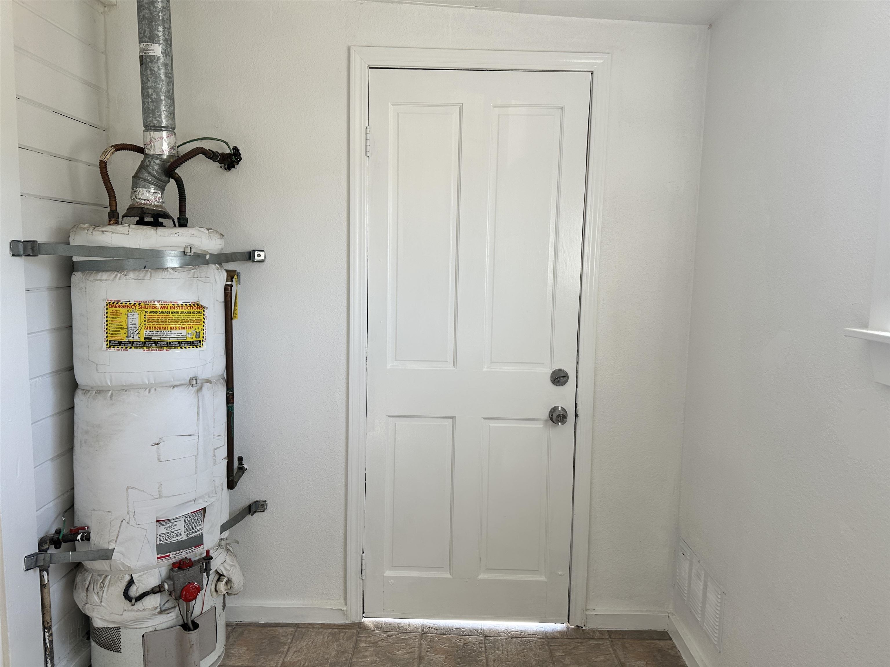 Detail Gallery Image 13 of 17 For 1800 Post Ave, San Pablo,  CA 94806 - 2 Beds | 1 Baths