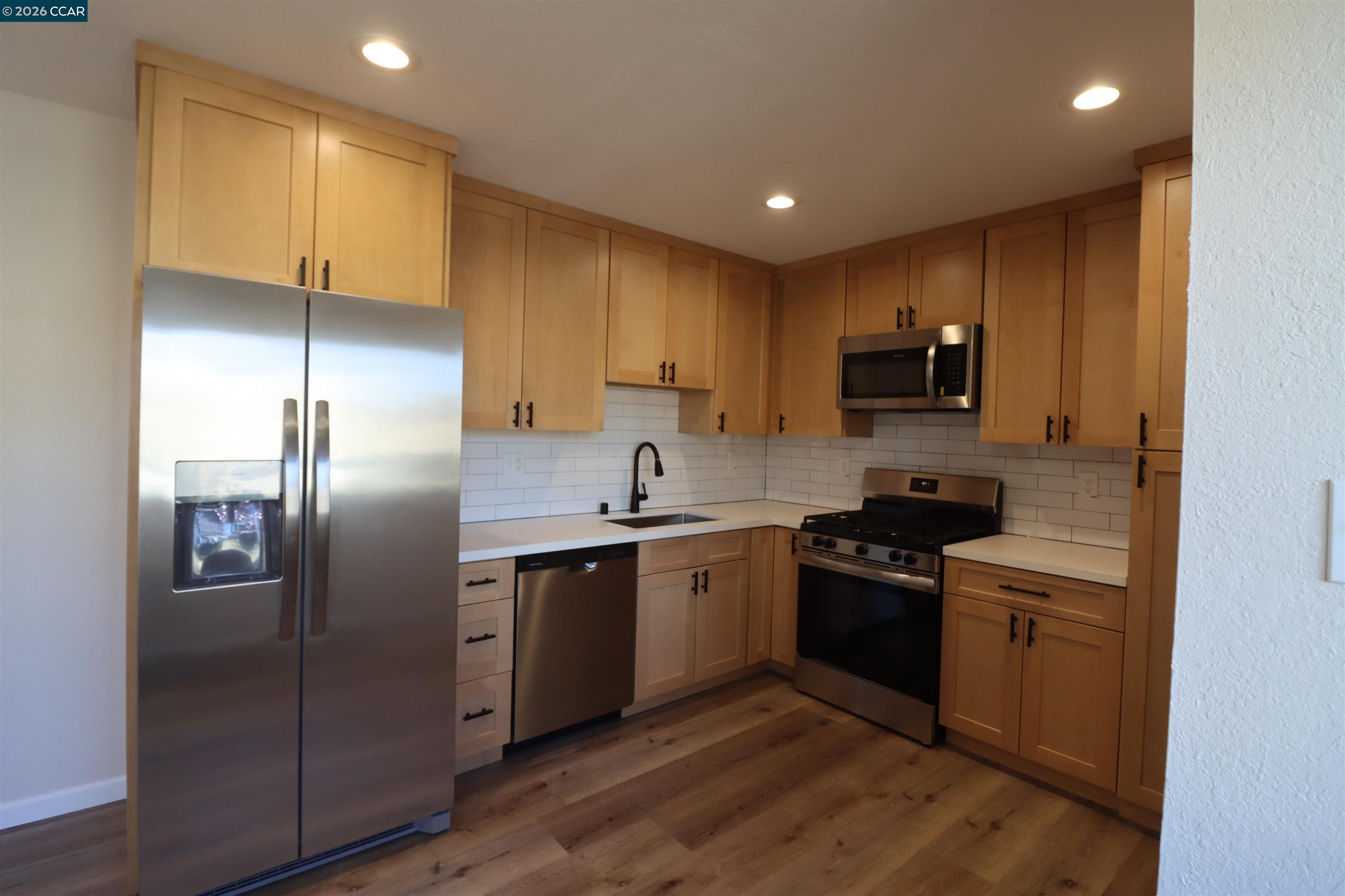 Photo #3: 41120373 Listing: Photo #3