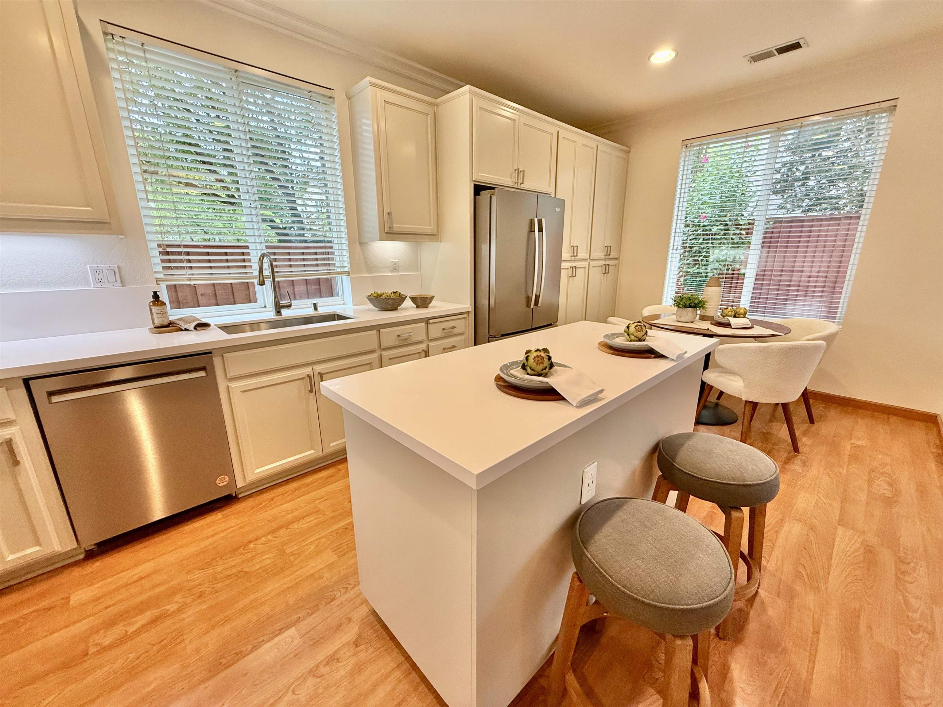 Detail Gallery Image 13 of 49 For 2712 Chocolate St, Pleasanton,  CA 94588 - 4 Beds | 2/1 Baths