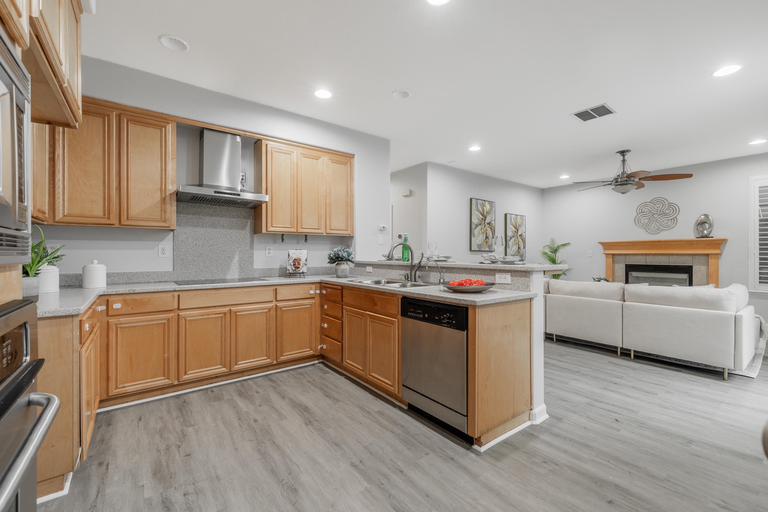 Detail Gallery Image 12 of 35 For 232 Kelley Mist Ln, Tracy,  CA 95377 - 4 Beds | 3 Baths