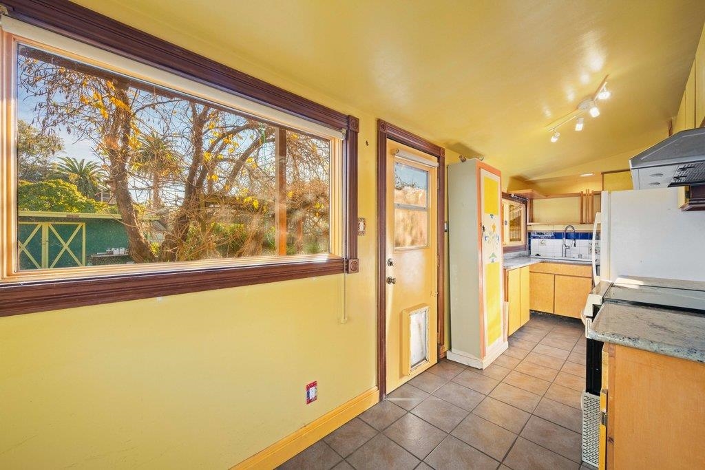 Detail Gallery Image 24 of 27 For 1726 Parker St #1,  Berkeley,  CA 94703 - 1 Beds | 1 Baths