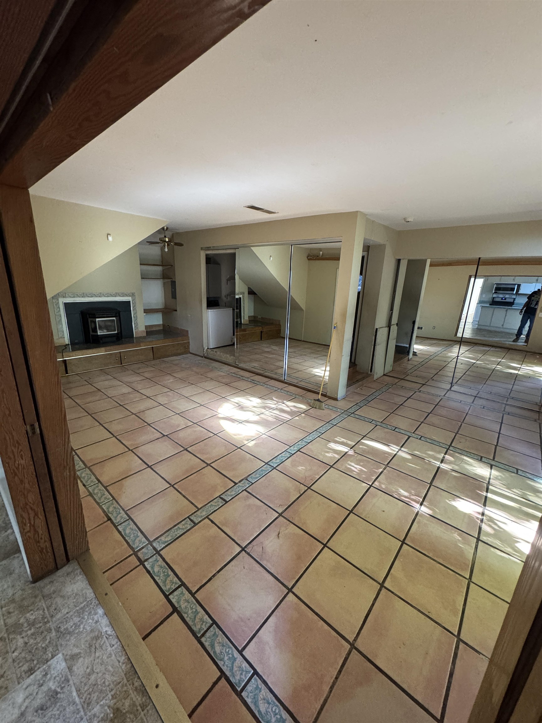 Detail Gallery Image 11 of 15 For 6440 Sunnymere, Oakland,  CA 94605 - 4 Beds | 3 Baths