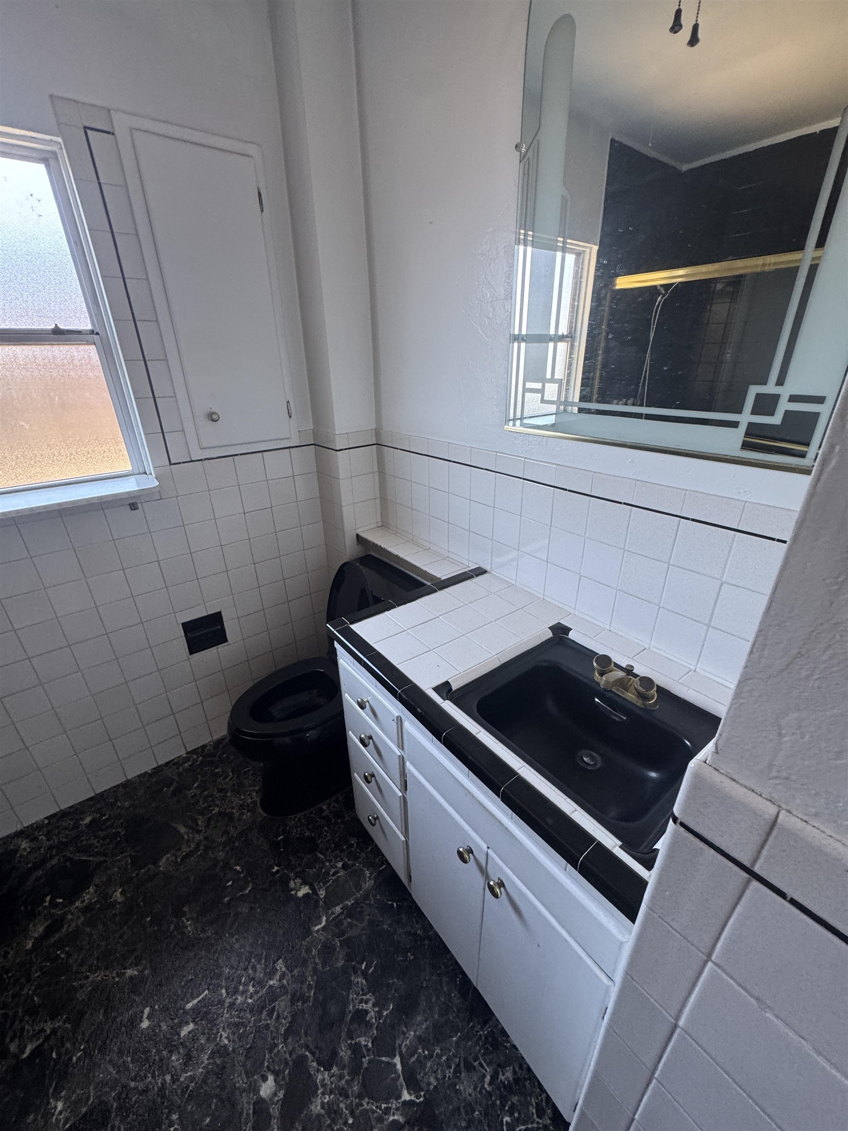 Detail Gallery Image 4 of 15 For 6440 Sunnymere, Oakland,  CA 94605 - 4 Beds | 3 Baths