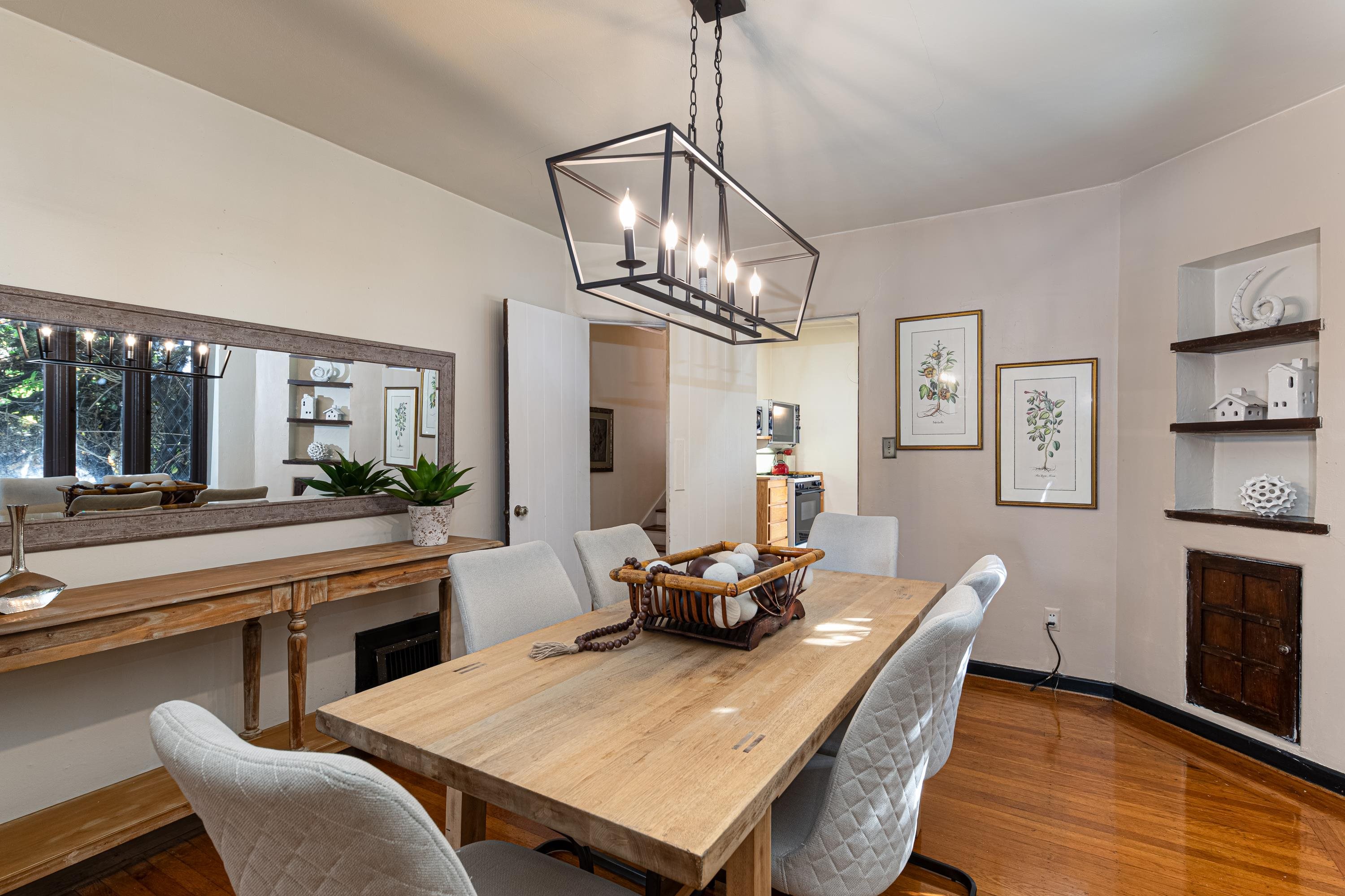 Detail Gallery Image 10 of 19 For 2600 55th Ave, Oakland,  CA 94605 - 3 Beds | 1 Baths