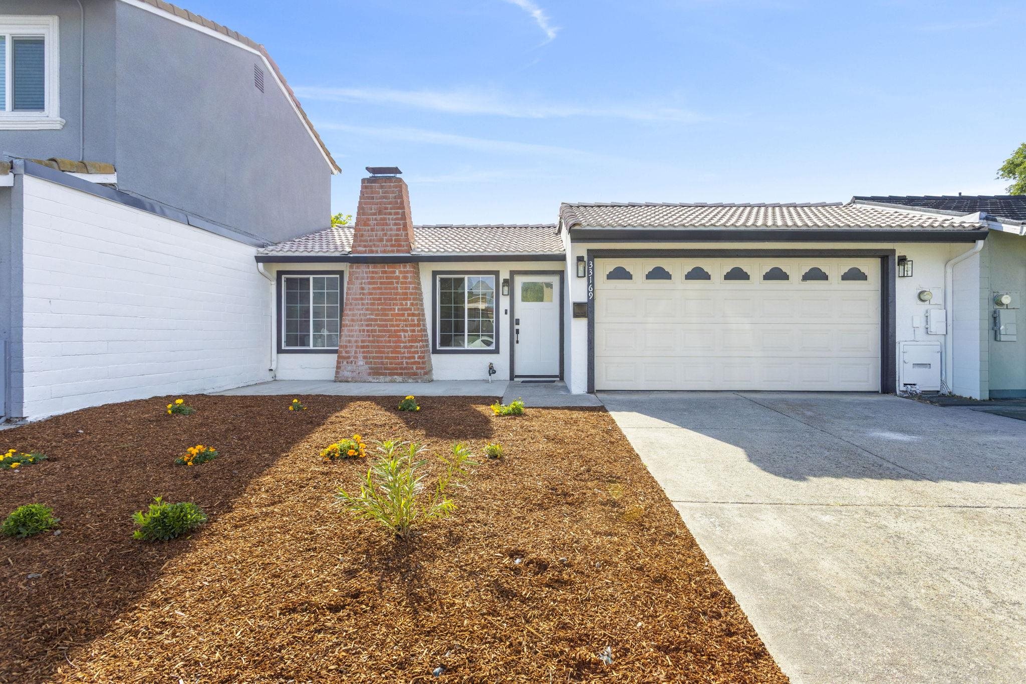 Detail Gallery Image 2 of 25 For 33169 Lake Oneida St, Fremont,  CA 94555 - 2 Beds | 1 Baths
