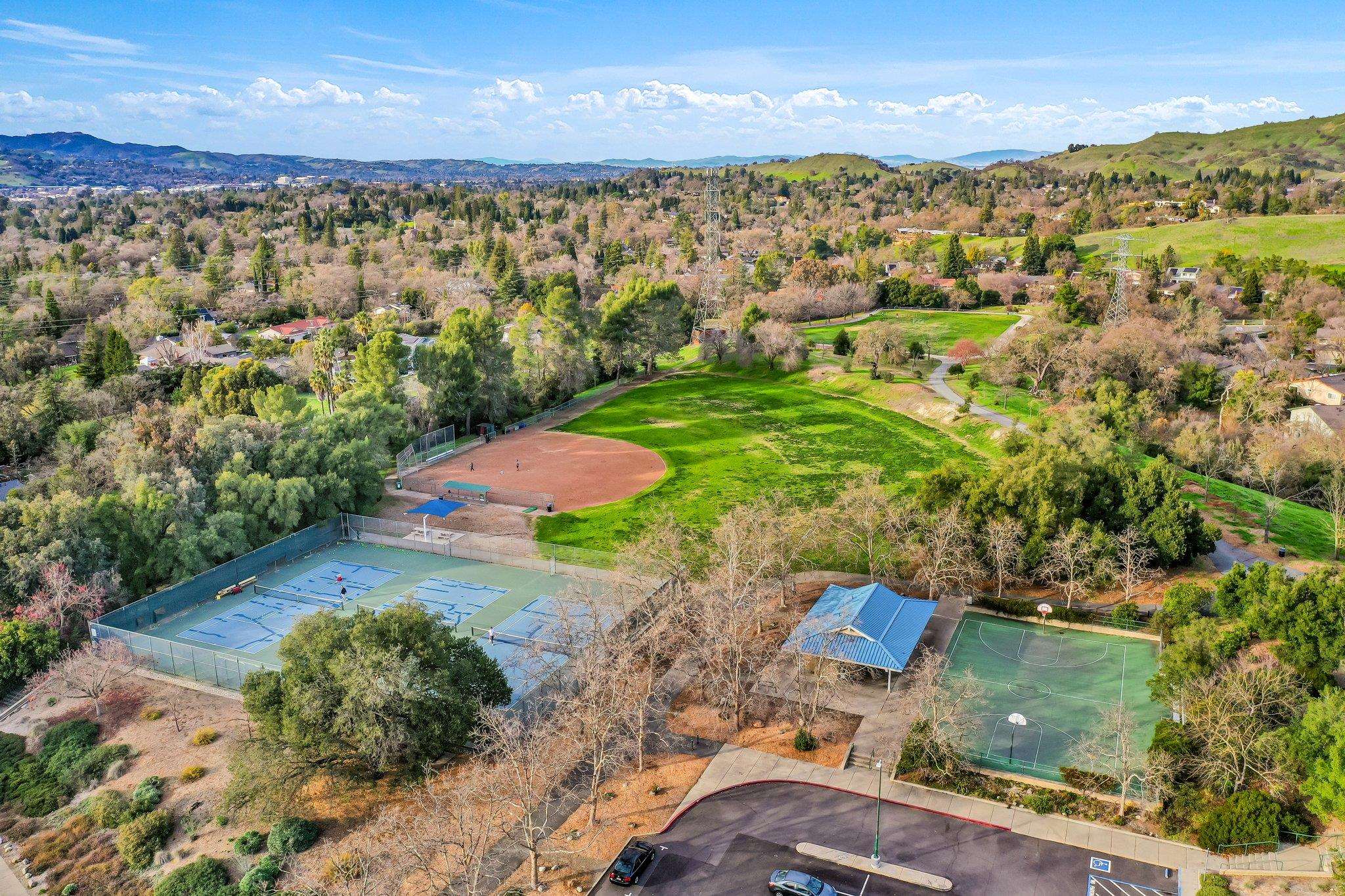 Detail Gallery Image 28 of 30 For 2114 Londonderry Ct, Walnut Creek,  CA 94596 - 3 Beds | 2 Baths