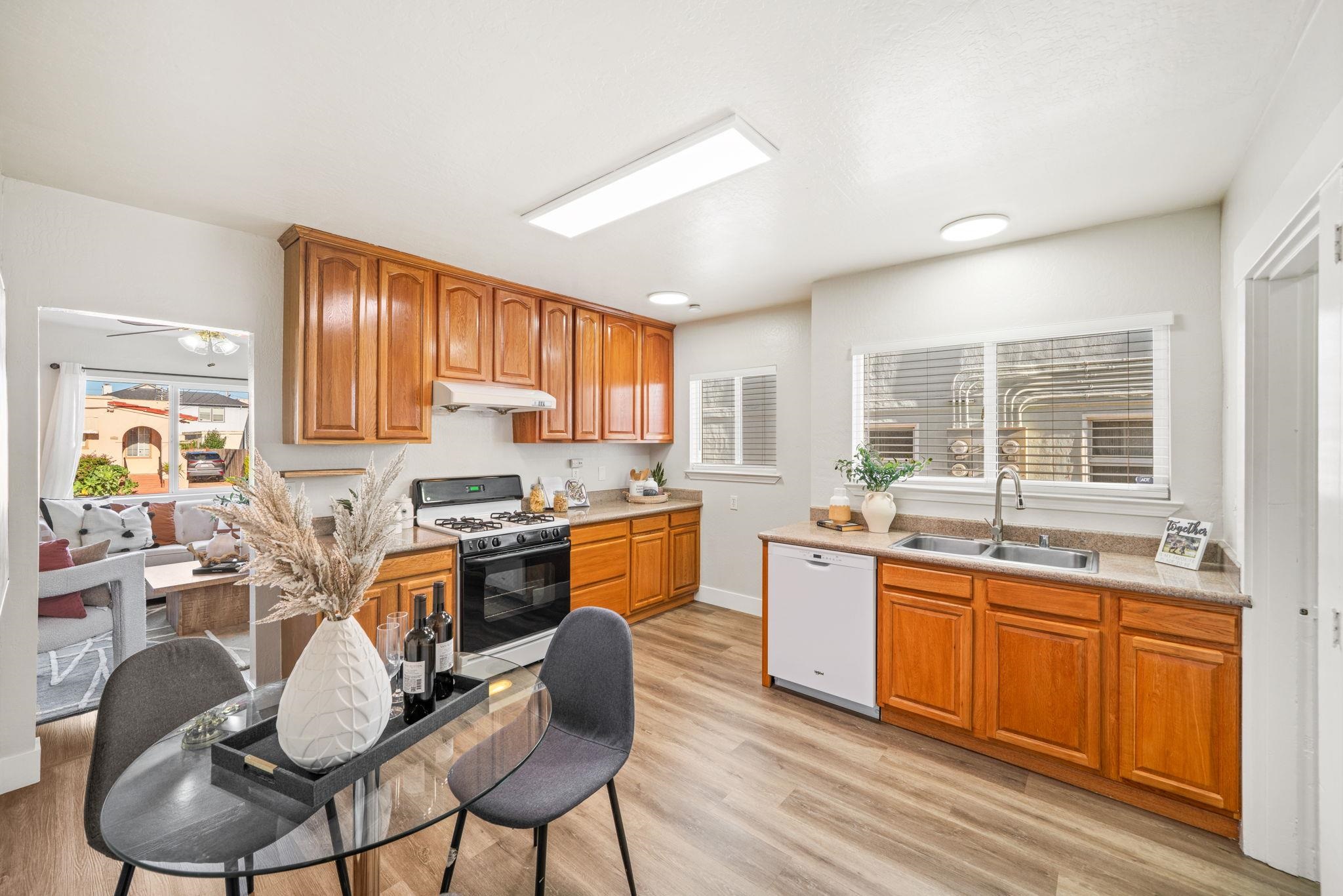 Detail Gallery Image 4 of 17 For 159 Garcia Ave, San Leandro,  CA 94577 - 3 Beds | 1 Baths