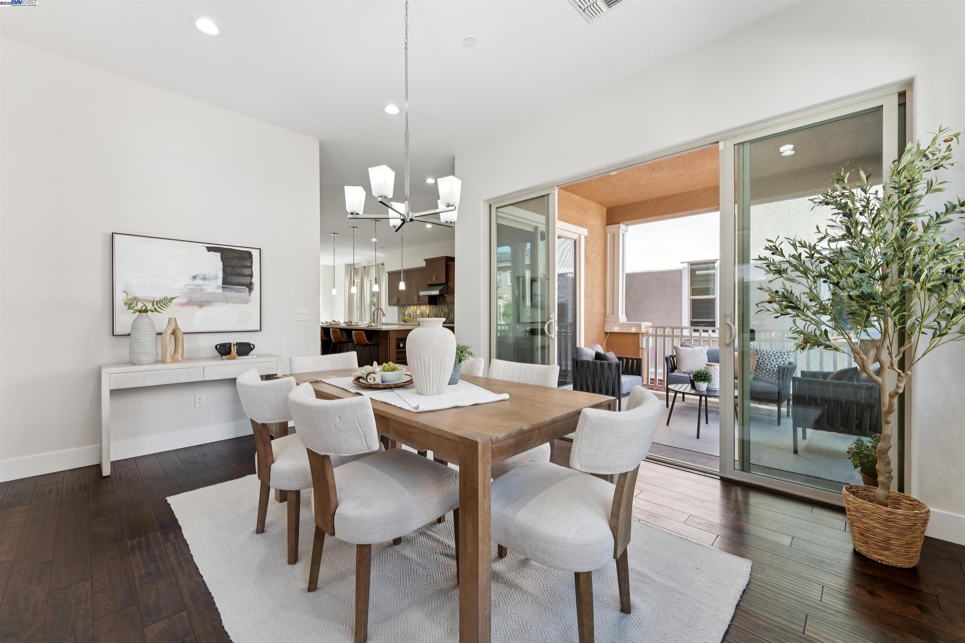 Detail Gallery Image 11 of 29 For 1360 Brookline Loop, Pleasanton,  CA 94566 - 4 Beds | 3/1 Baths