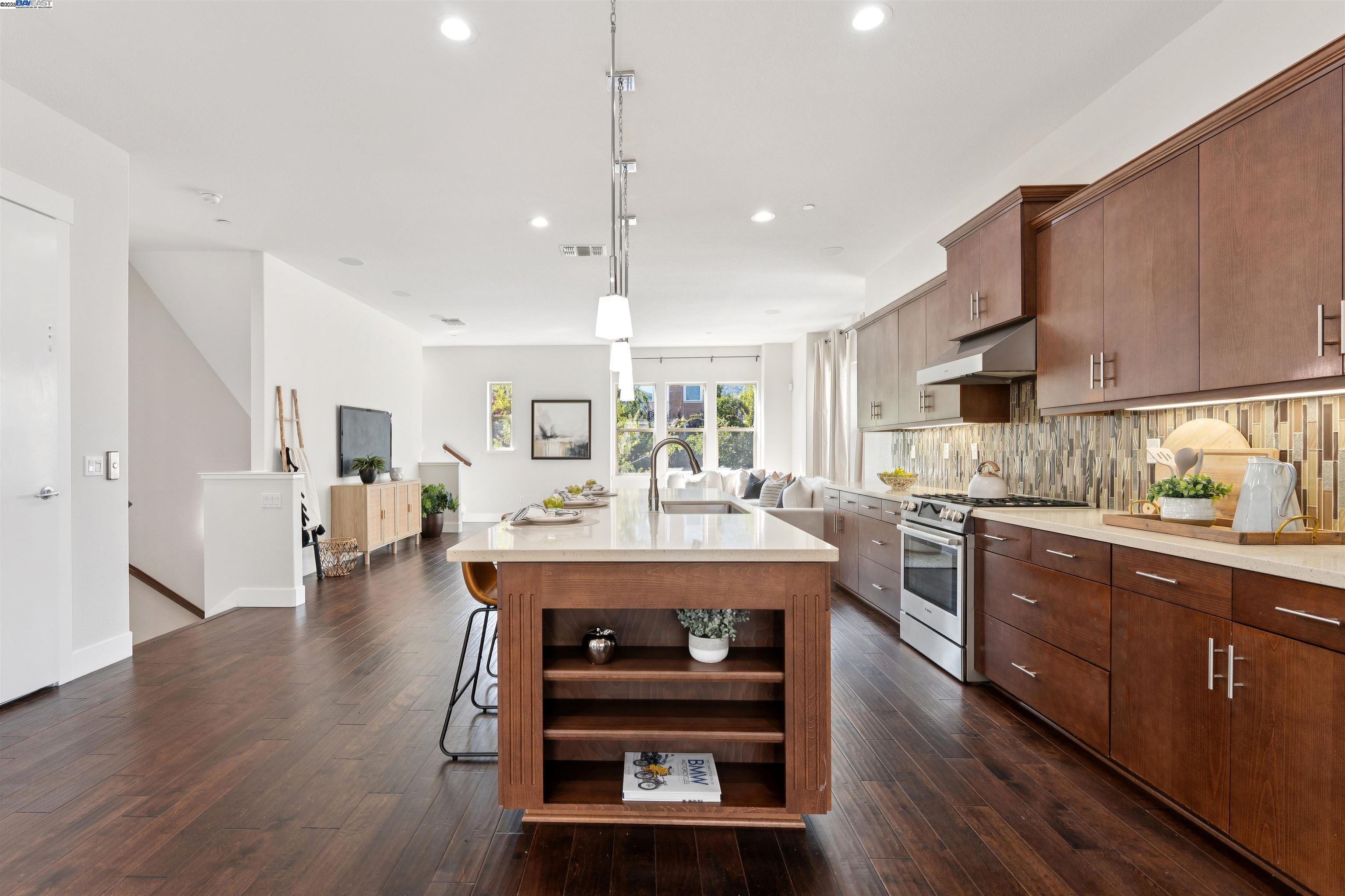 Detail Gallery Image 12 of 29 For 1360 Brookline Loop, Pleasanton,  CA 94566 - 4 Beds | 3/1 Baths