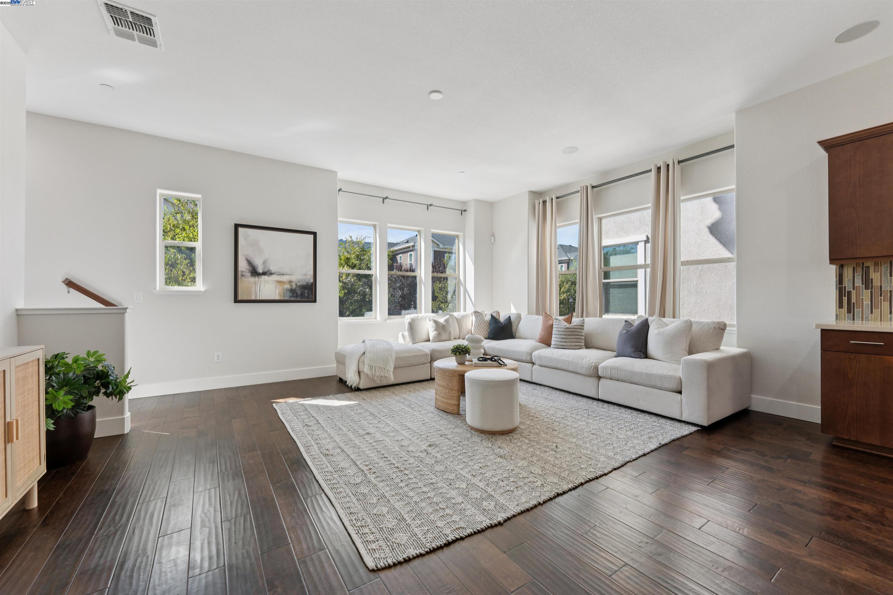 Detail Gallery Image 6 of 29 For 1360 Brookline Loop, Pleasanton,  CA 94566 - 4 Beds | 3/1 Baths