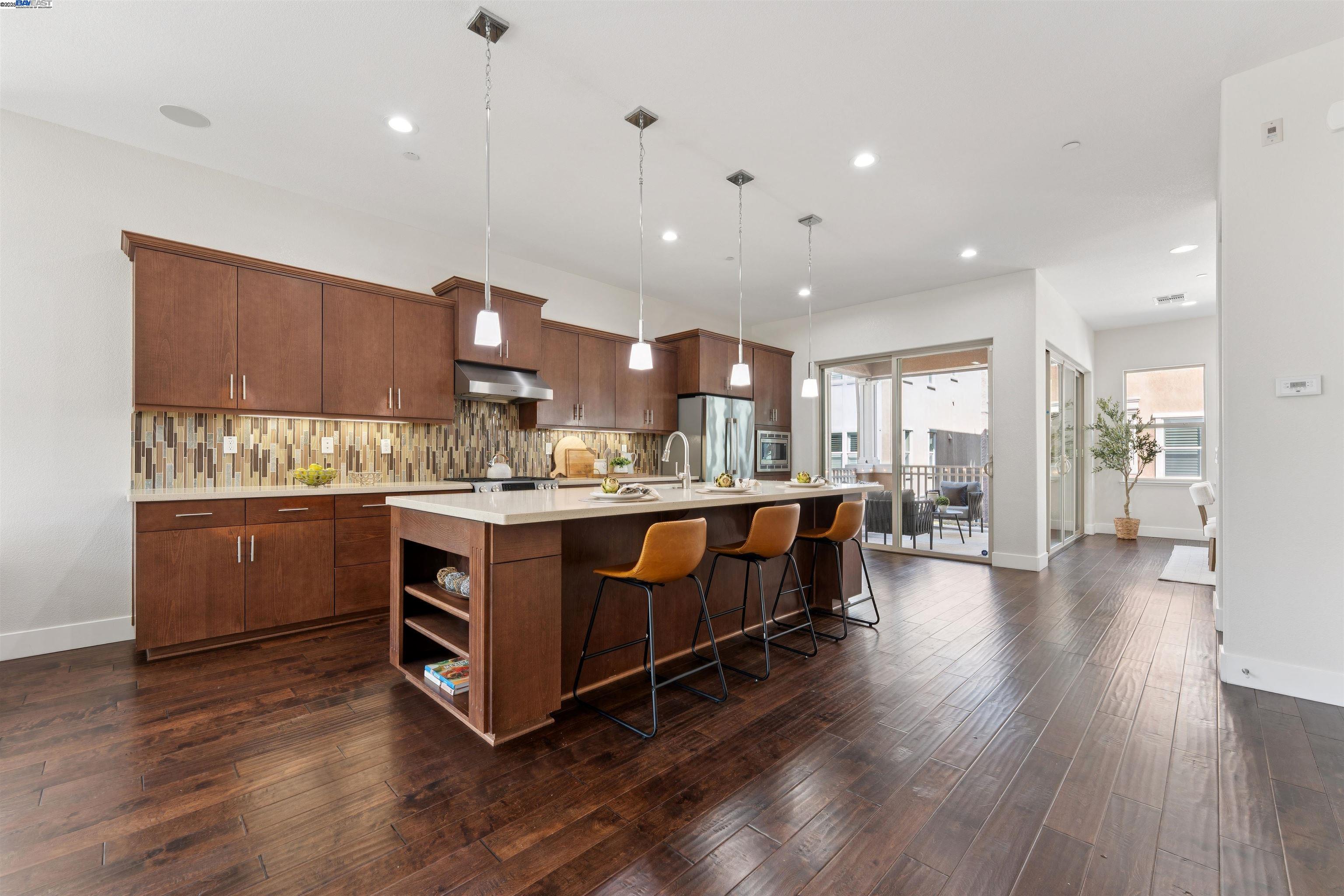 Detail Gallery Image 7 of 29 For 1360 Brookline Loop, Pleasanton,  CA 94566 - 4 Beds | 3/1 Baths