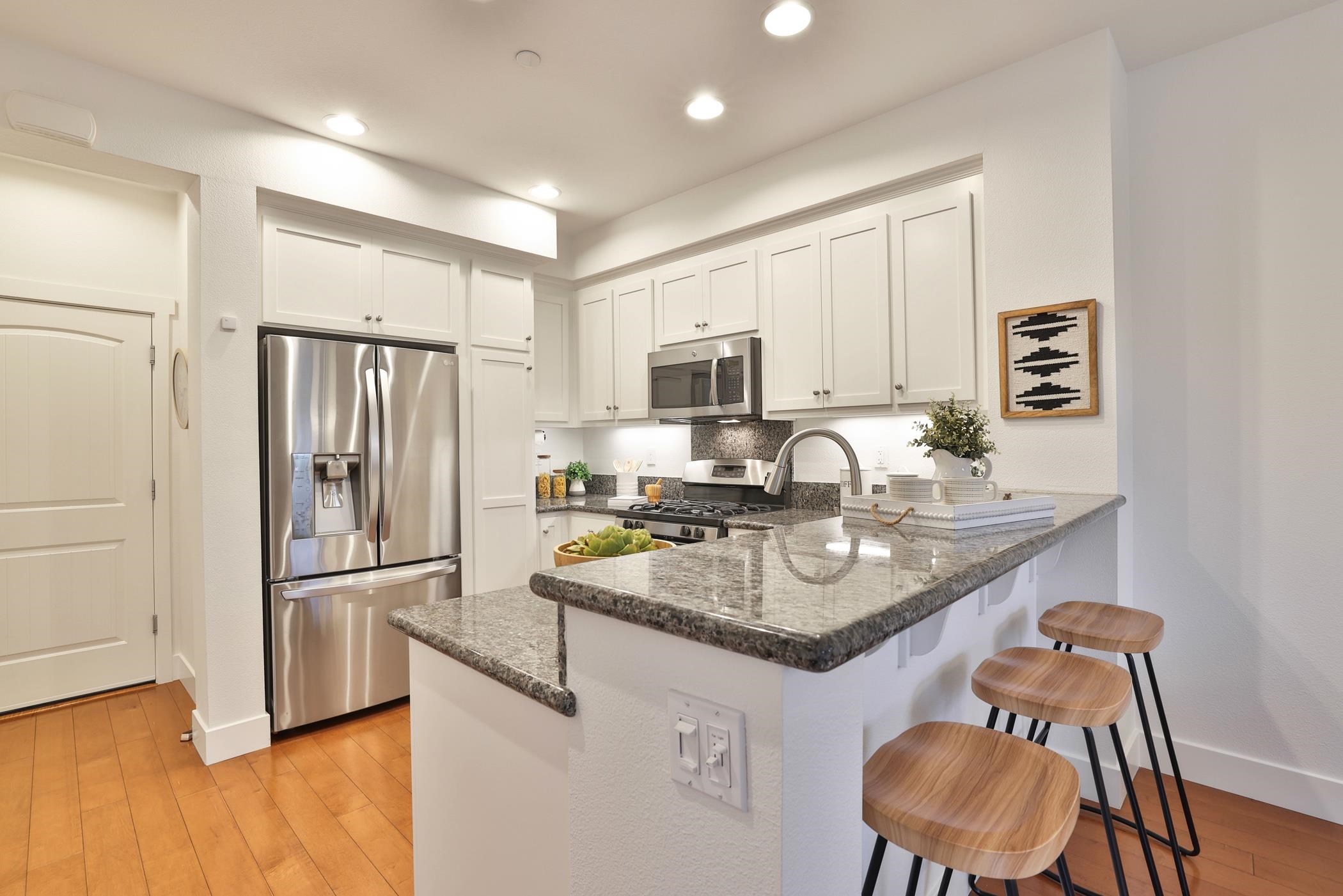 Detail Gallery Image 9 of 30 For 2574 Alvin St, Mountain View,  CA 94043 - 3 Beds | 2/1 Baths