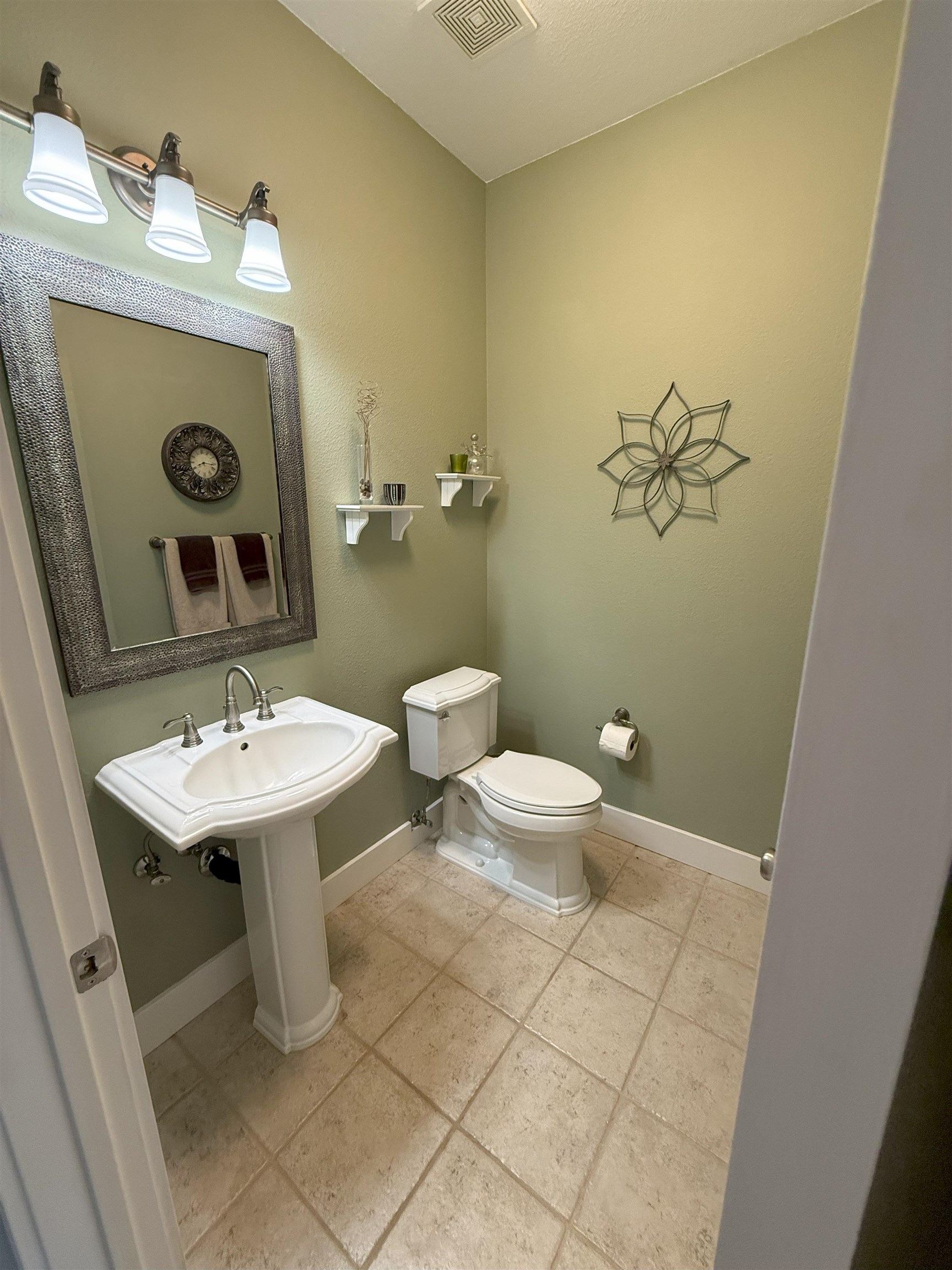 Detail Gallery Image 18 of 40 For 895 Boltzen Ct, Brentwood,  CA 94513 - 4 Beds | 2/1 Baths