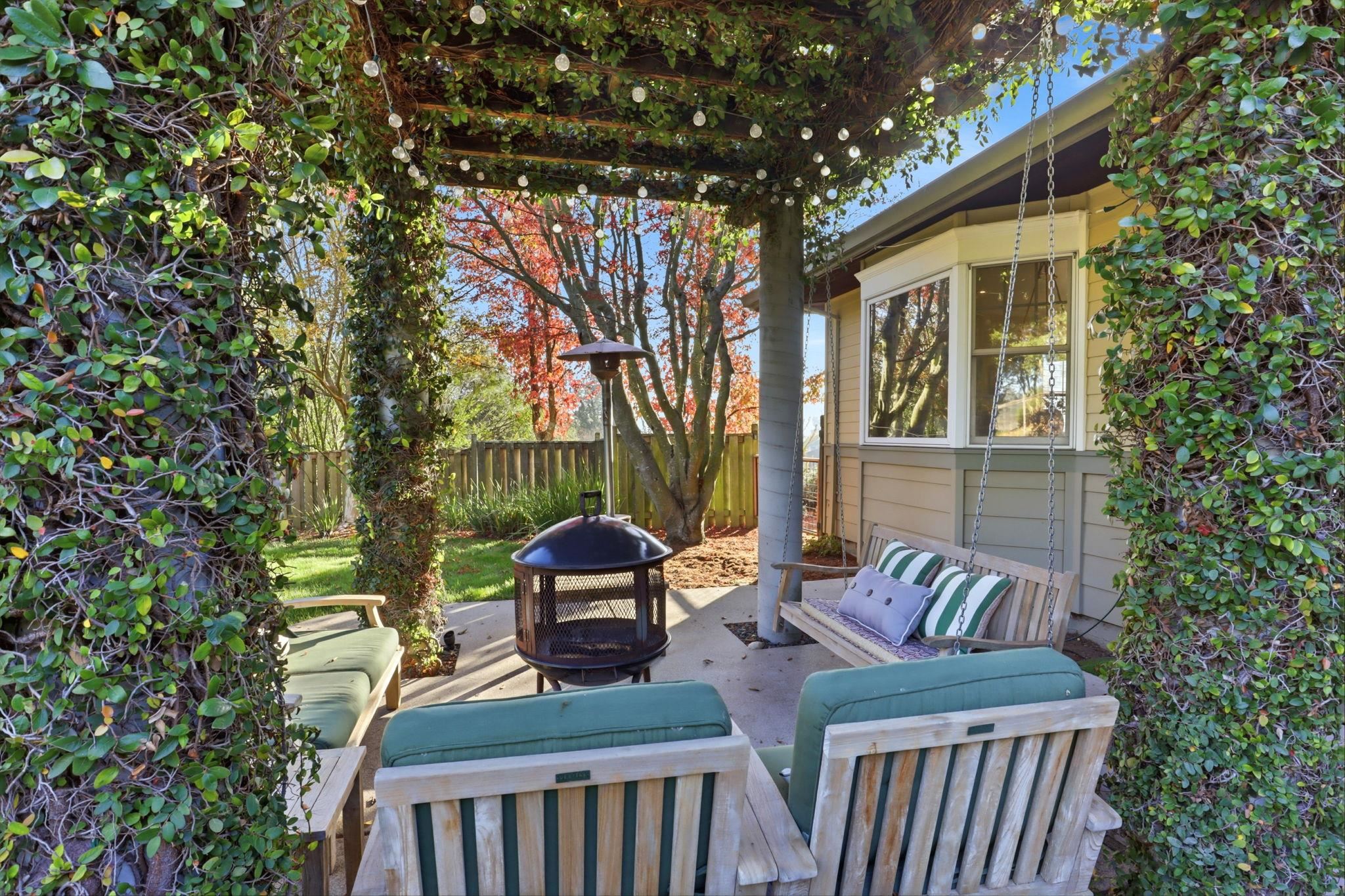 Detail Gallery Image 39 of 54 For 4 Corte Santa Clara, Moraga,  CA 94556 - 4 Beds | 3 Baths