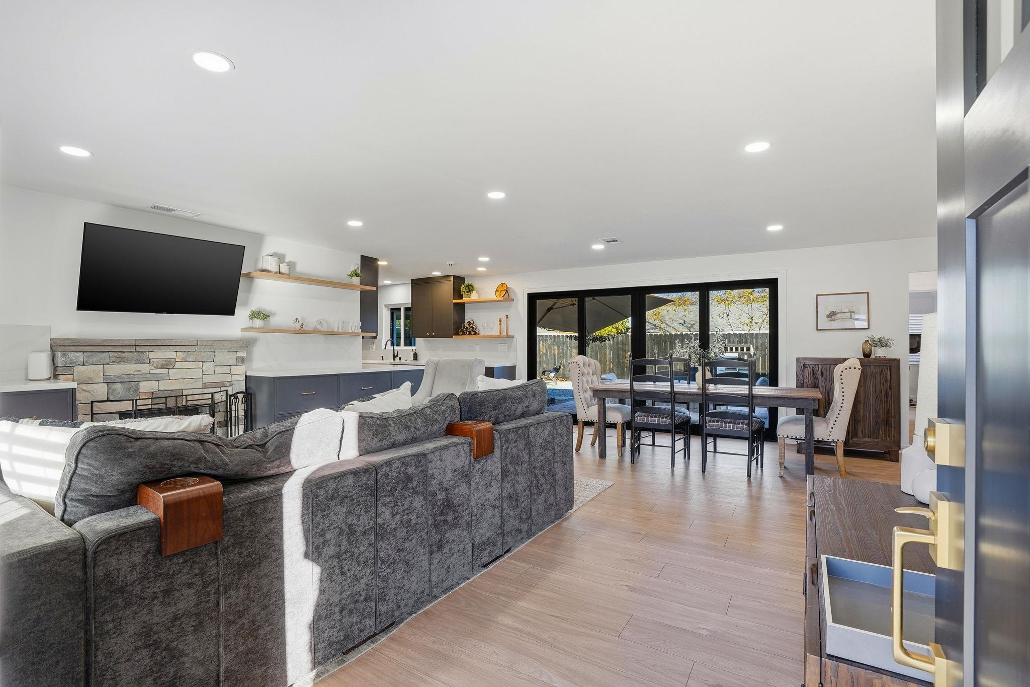 Detail Gallery Image 3 of 30 For 184 Hazel Drive, Pleasant Hill,  CA 94523 - 3 Beds | 2 Baths