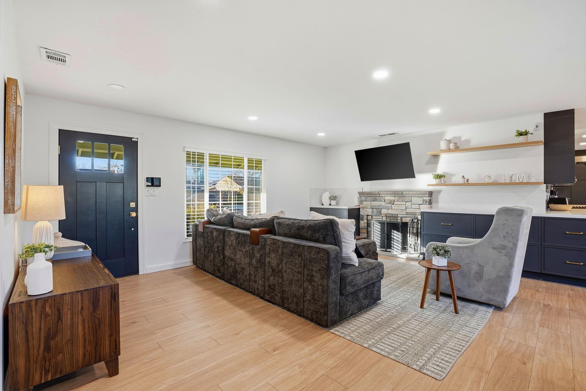 Detail Gallery Image 4 of 30 For 184 Hazel Drive, Pleasant Hill,  CA 94523 - 3 Beds | 2 Baths