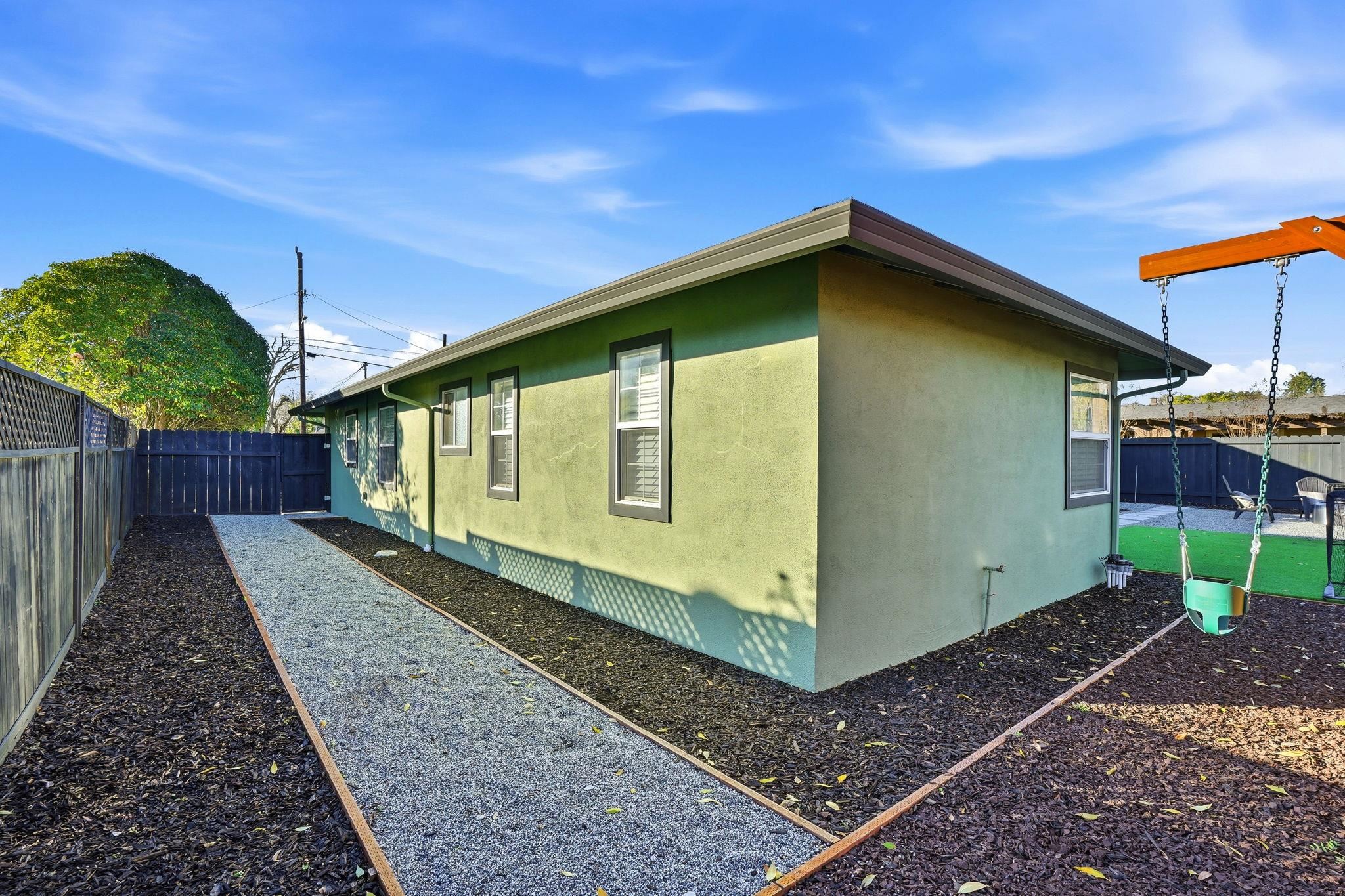 Detail Gallery Image 28 of 30 For 184 Hazel Drive, Pleasant Hill,  CA 94523 - 3 Beds | 2 Baths