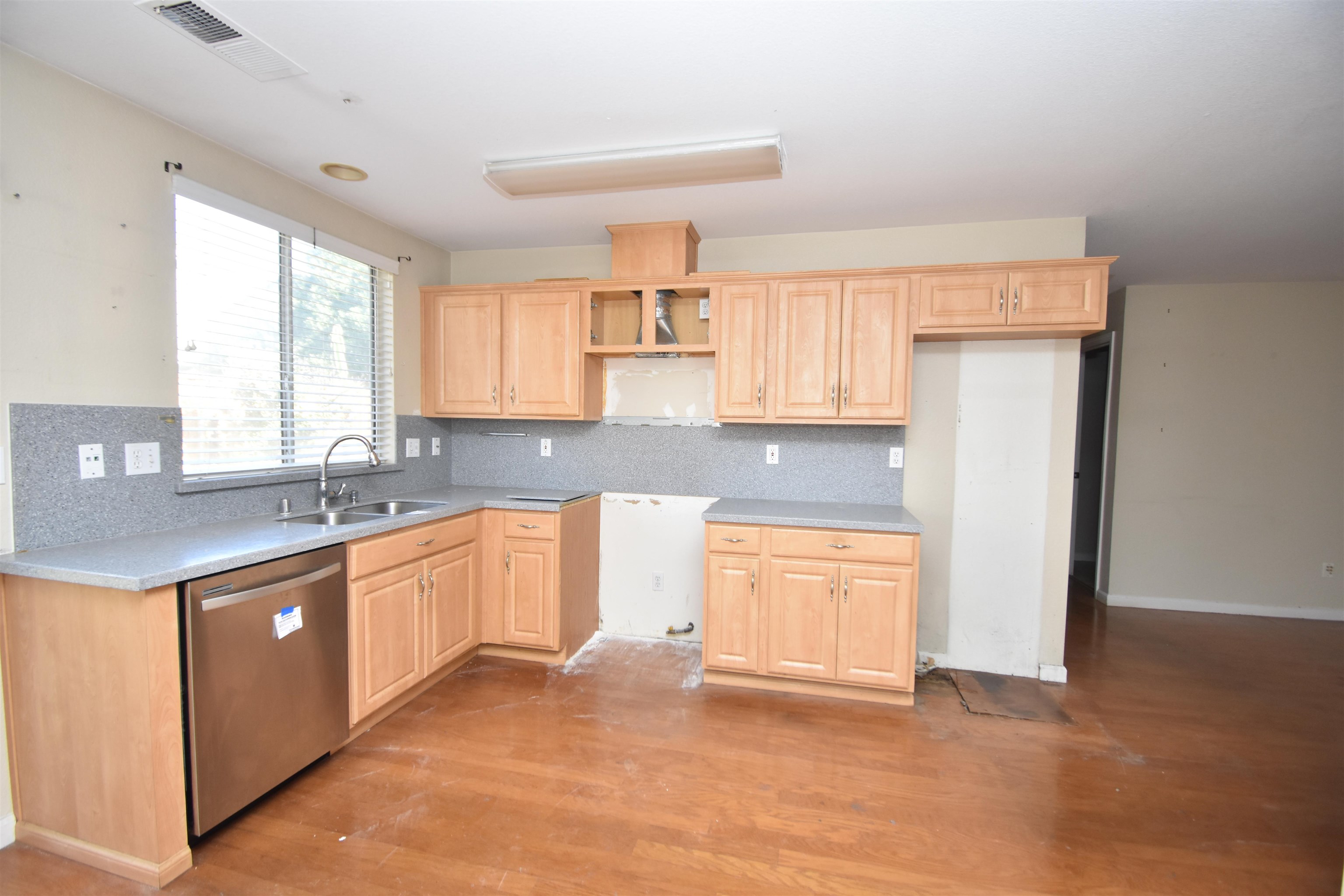 Detail Gallery Image 7 of 17 For 973 Vernon Berry Ln, Tracy,  CA 95376 - 3 Beds | 2 Baths