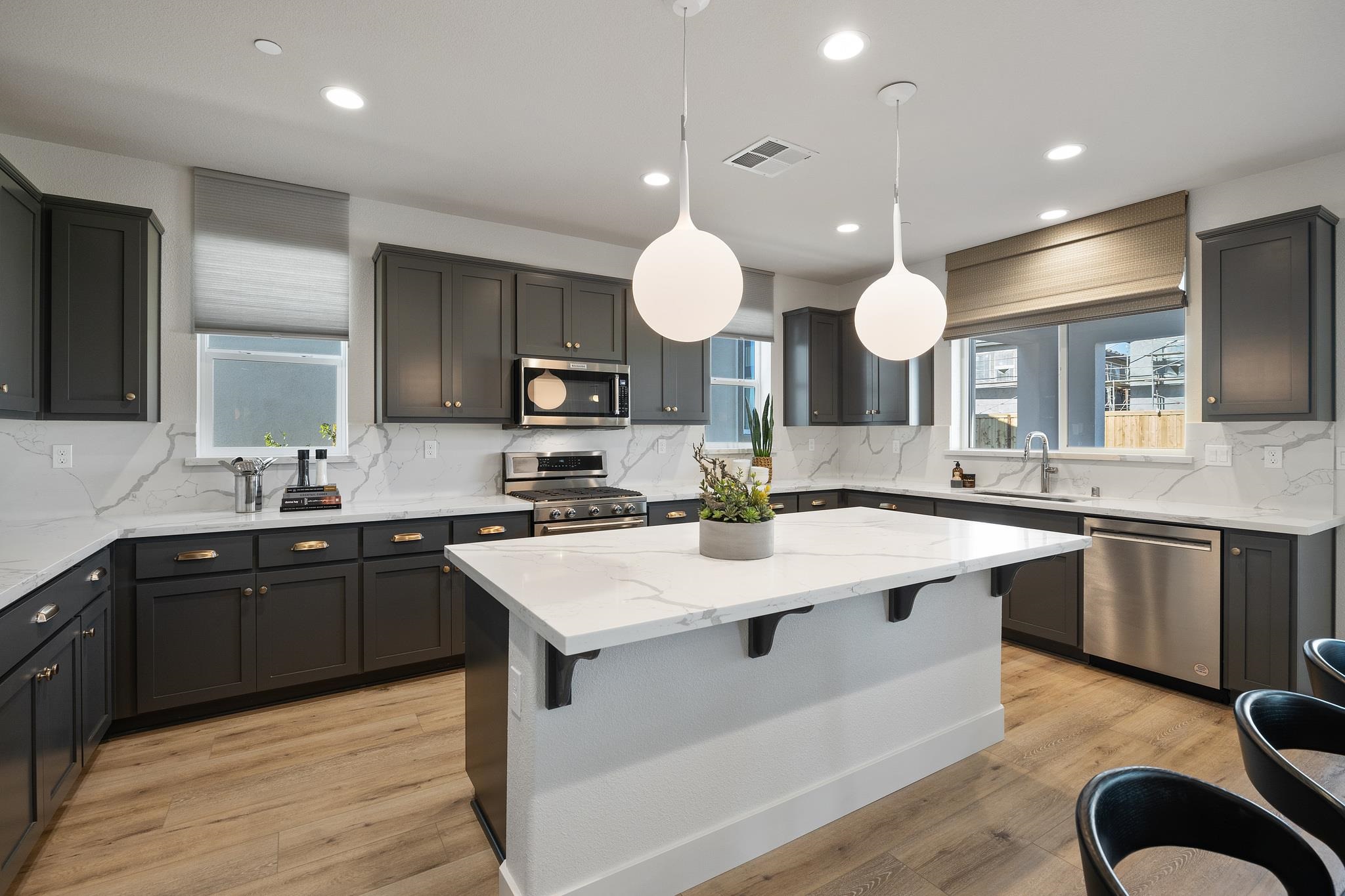 Detail Gallery Image 16 of 60 For 1552 Millennium Way, Fairfield,  CA 94533 - 5 Beds | 4 Baths