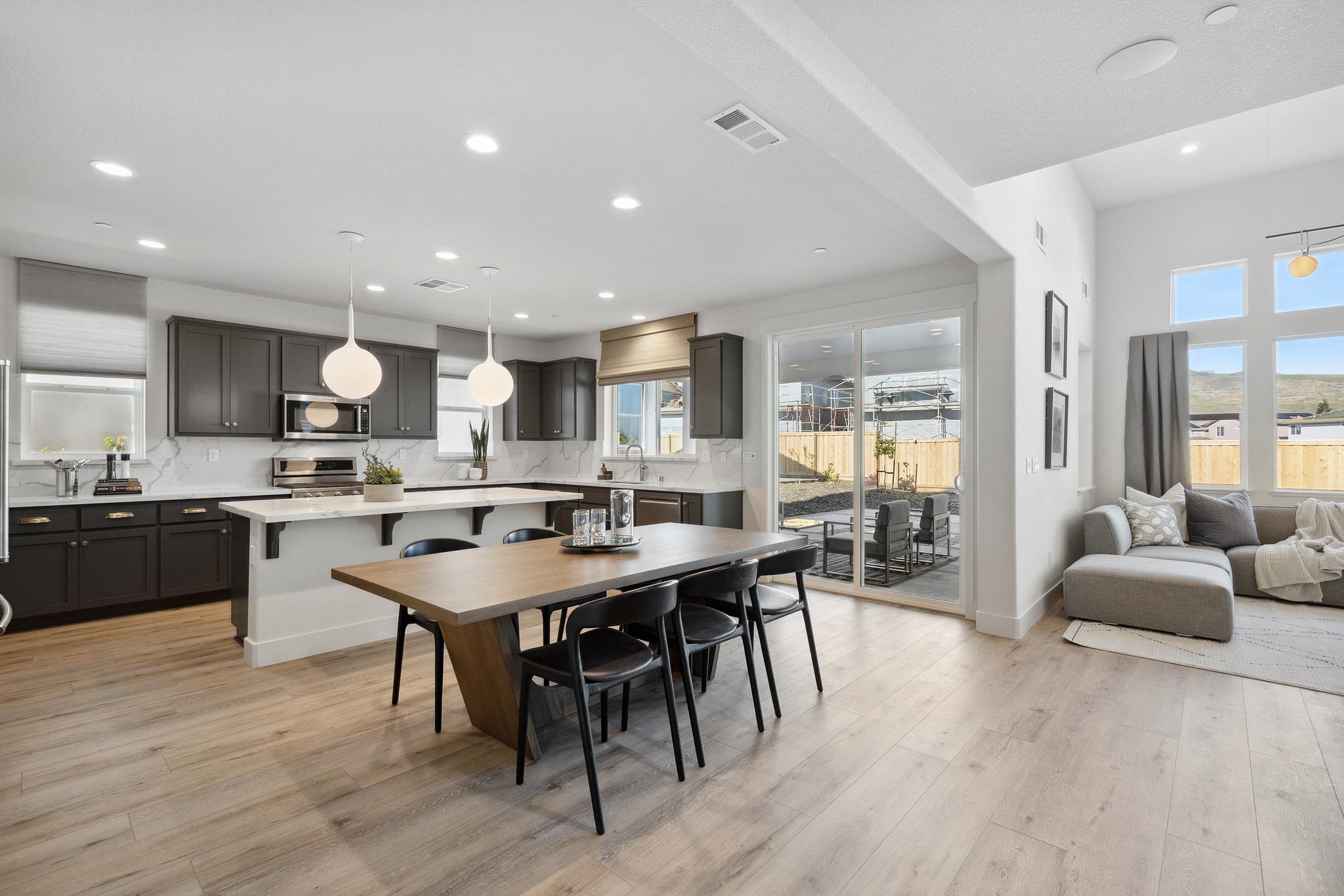 Detail Gallery Image 10 of 60 For 1552 Millennium Way, Fairfield,  CA 94533 - 5 Beds | 4 Baths