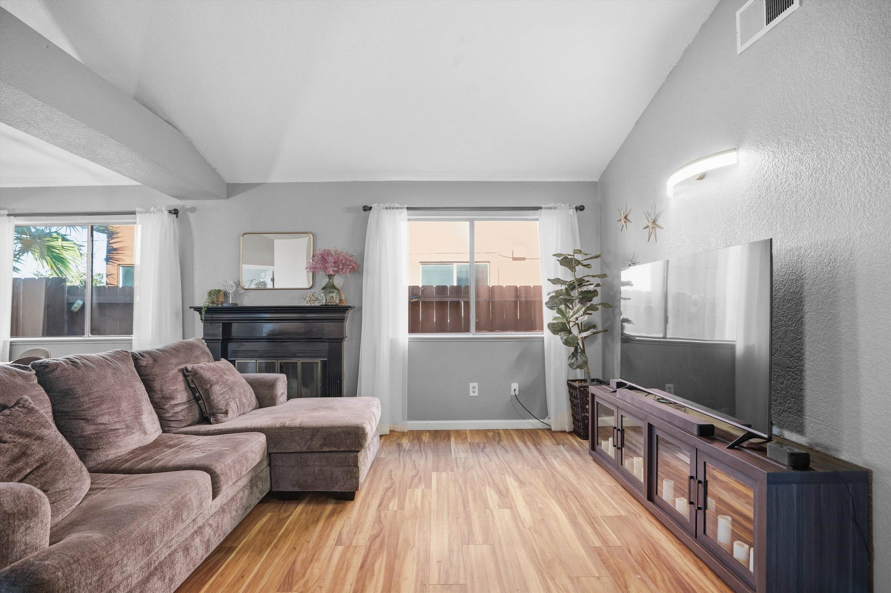 Detail Gallery Image 12 of 37 For 232 Case Dr, Pittsburg,  CA 94565 - 3 Beds | 2 Baths