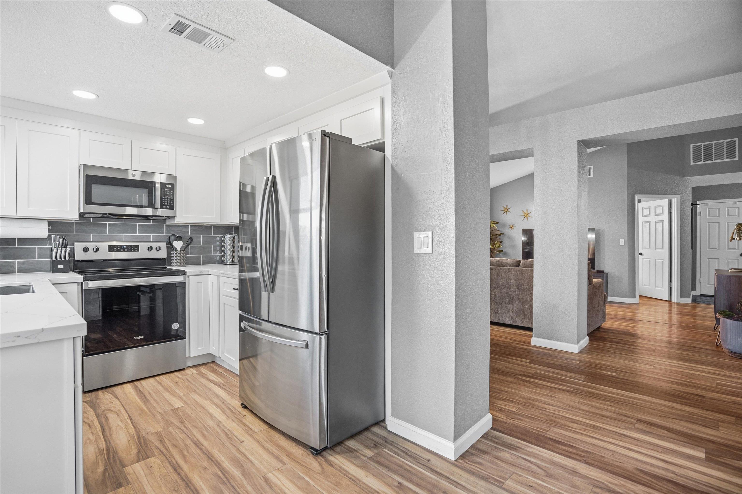 Detail Gallery Image 5 of 37 For 232 Case Dr, Pittsburg,  CA 94565 - 3 Beds | 2 Baths