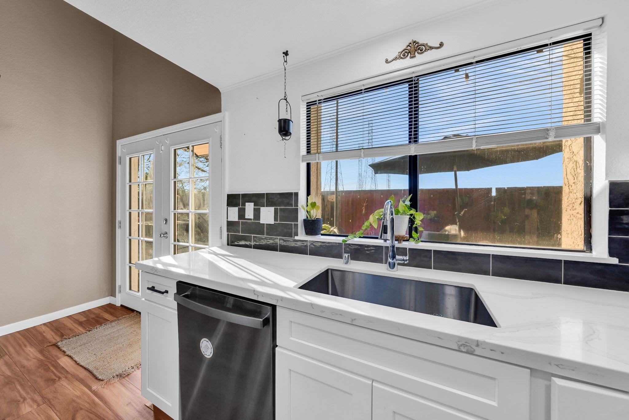 Detail Gallery Image 8 of 37 For 232 Case Dr, Pittsburg,  CA 94565 - 3 Beds | 2 Baths