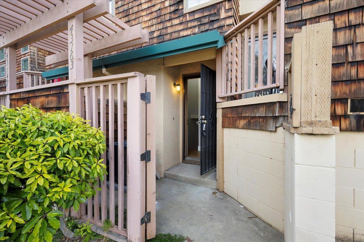 Detail Gallery Image 4 of 49 For 43163 Grimmer Ter, Fremont,  CA 94538 - 2 Beds | 2 Baths