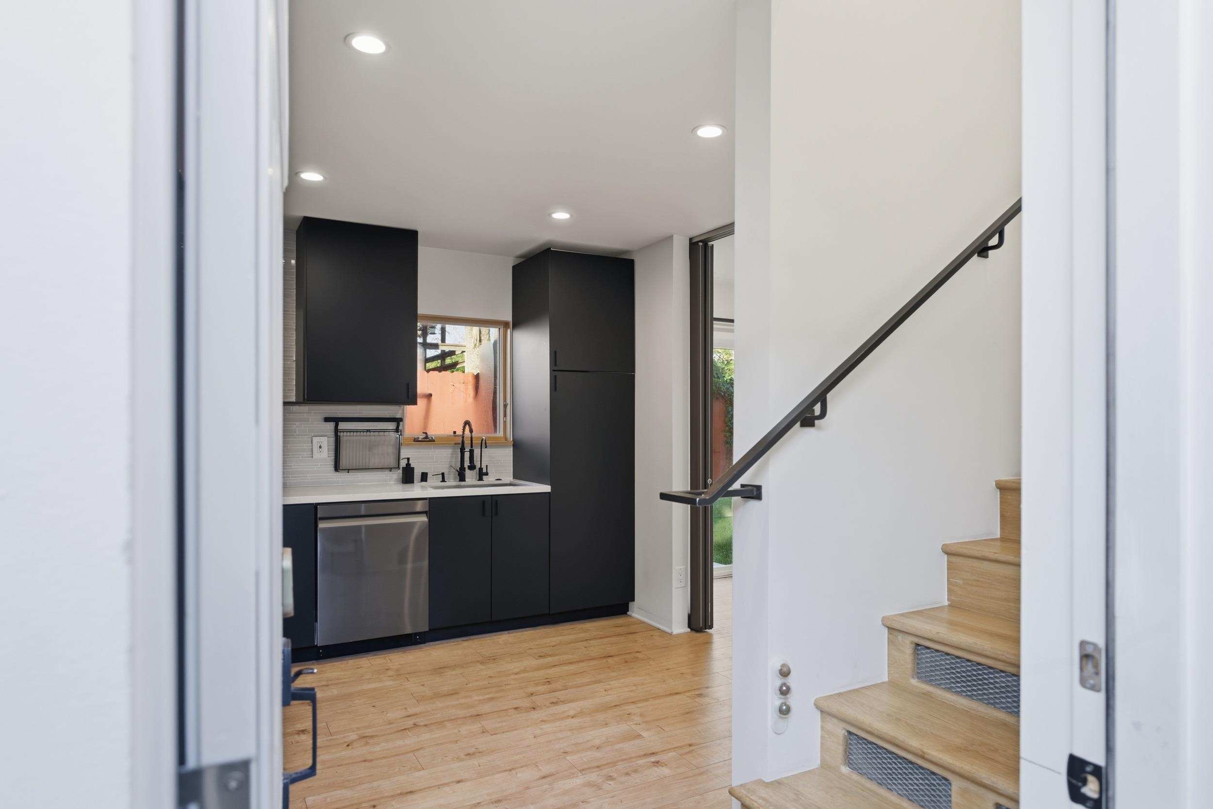 Detail Gallery Image 14 of 34 For 820 46th St., Oakland,  CA 94608 - 1 Beds | 1/1 Baths