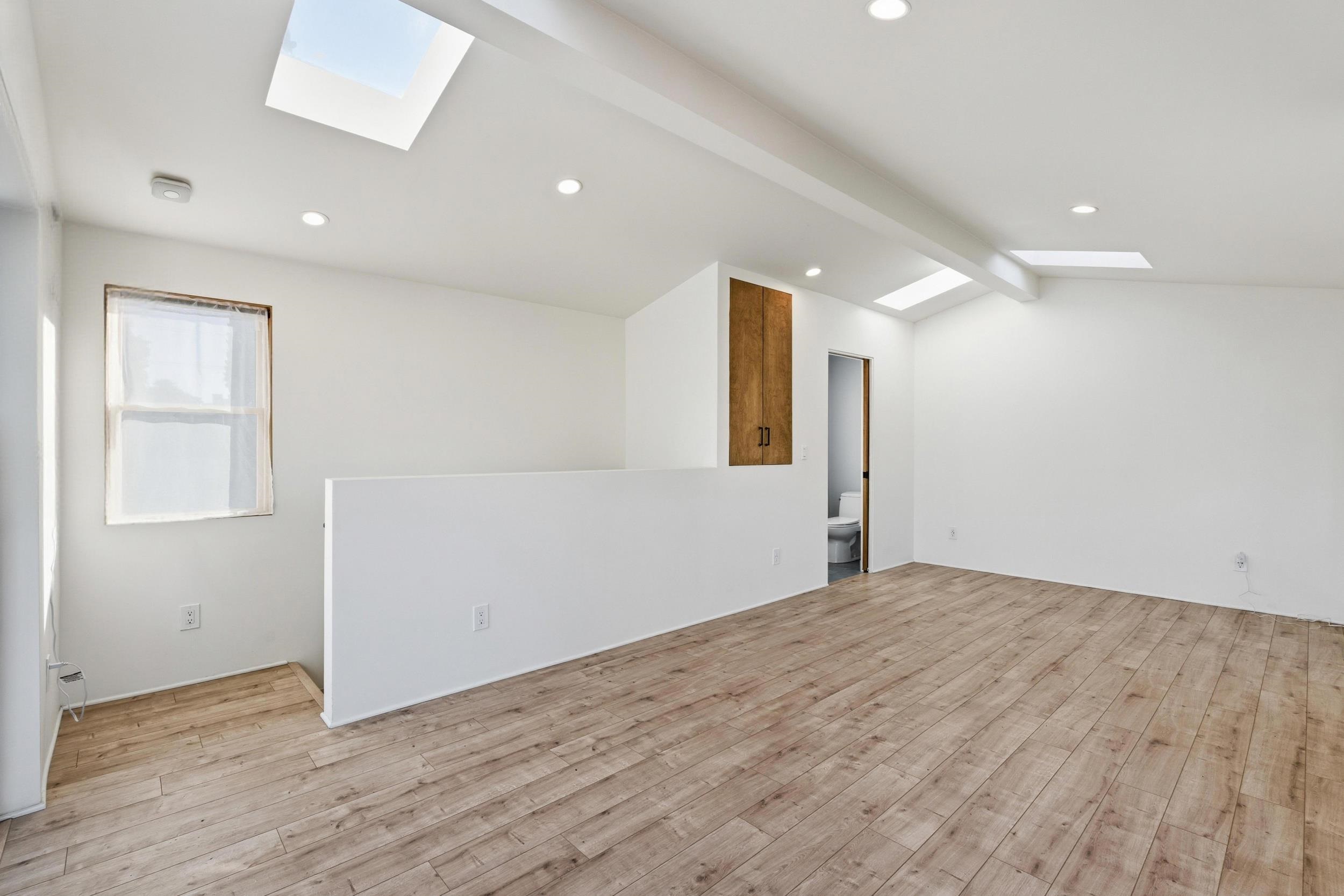 Detail Gallery Image 17 of 34 For 820 46th St., Oakland,  CA 94608 - 1 Beds | 1/1 Baths