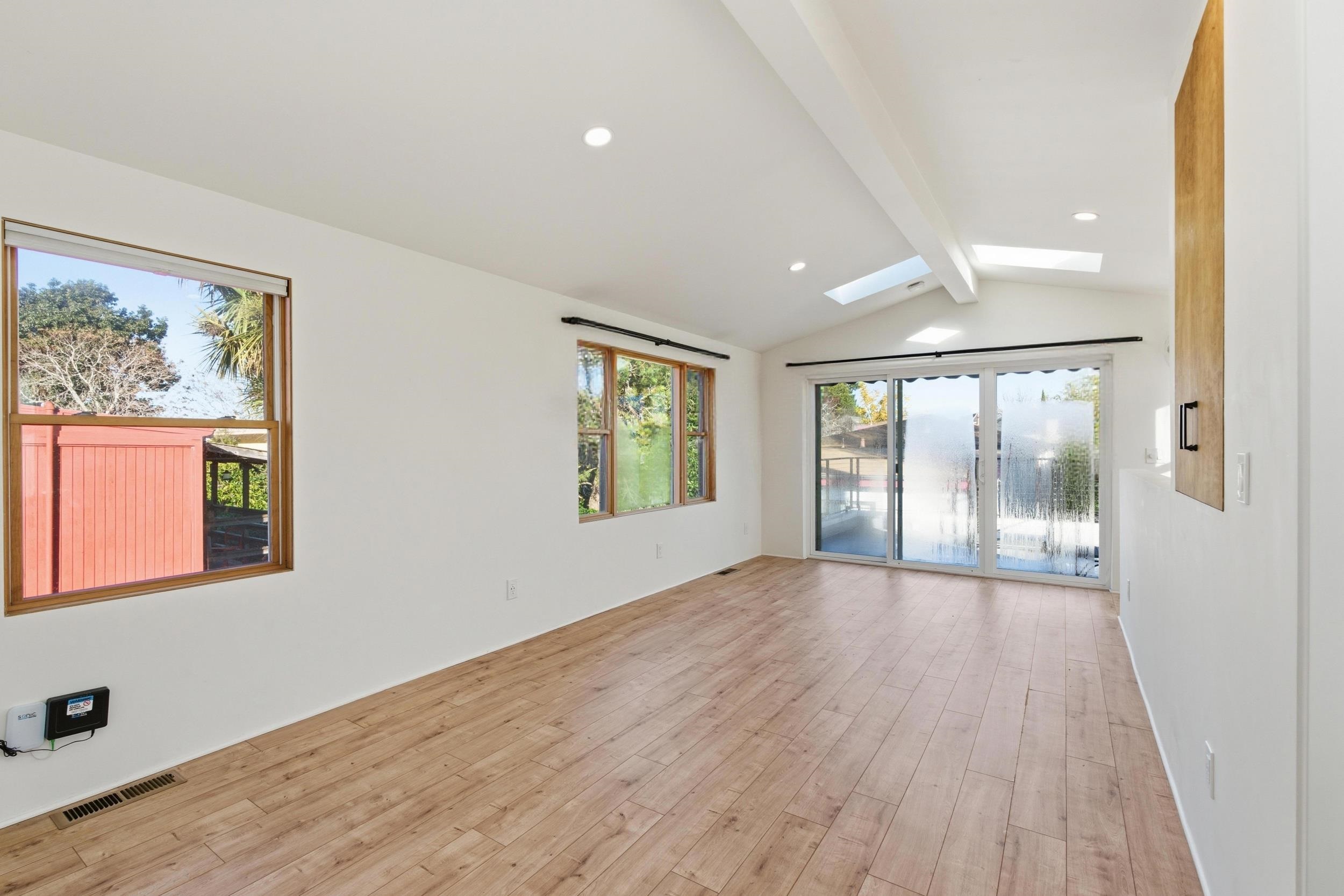 Detail Gallery Image 8 of 34 For 820 46th St., Oakland,  CA 94608 - 1 Beds | 1/1 Baths